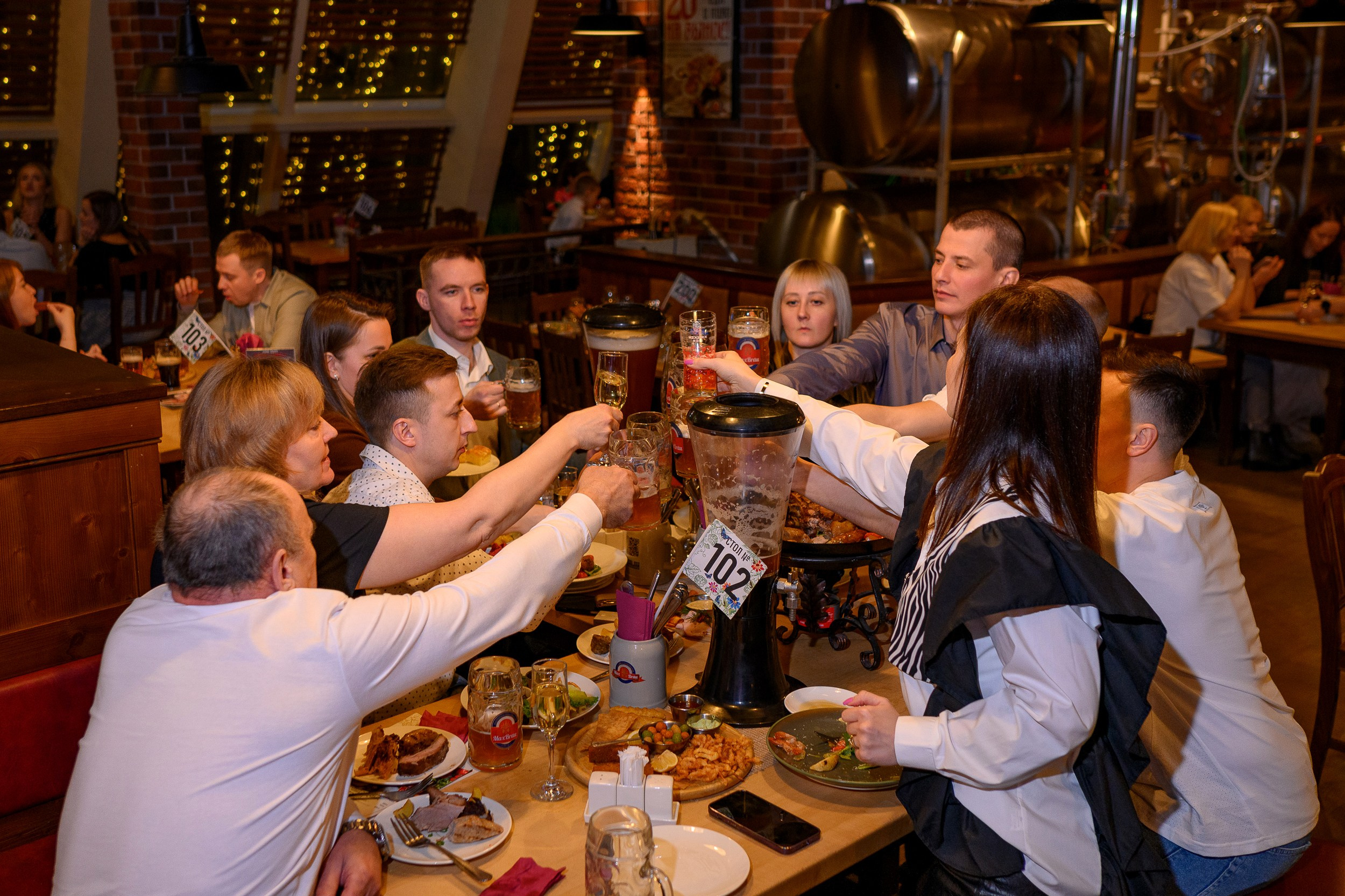 8Марта_МаксБрой. Фотограф Александр Данилов