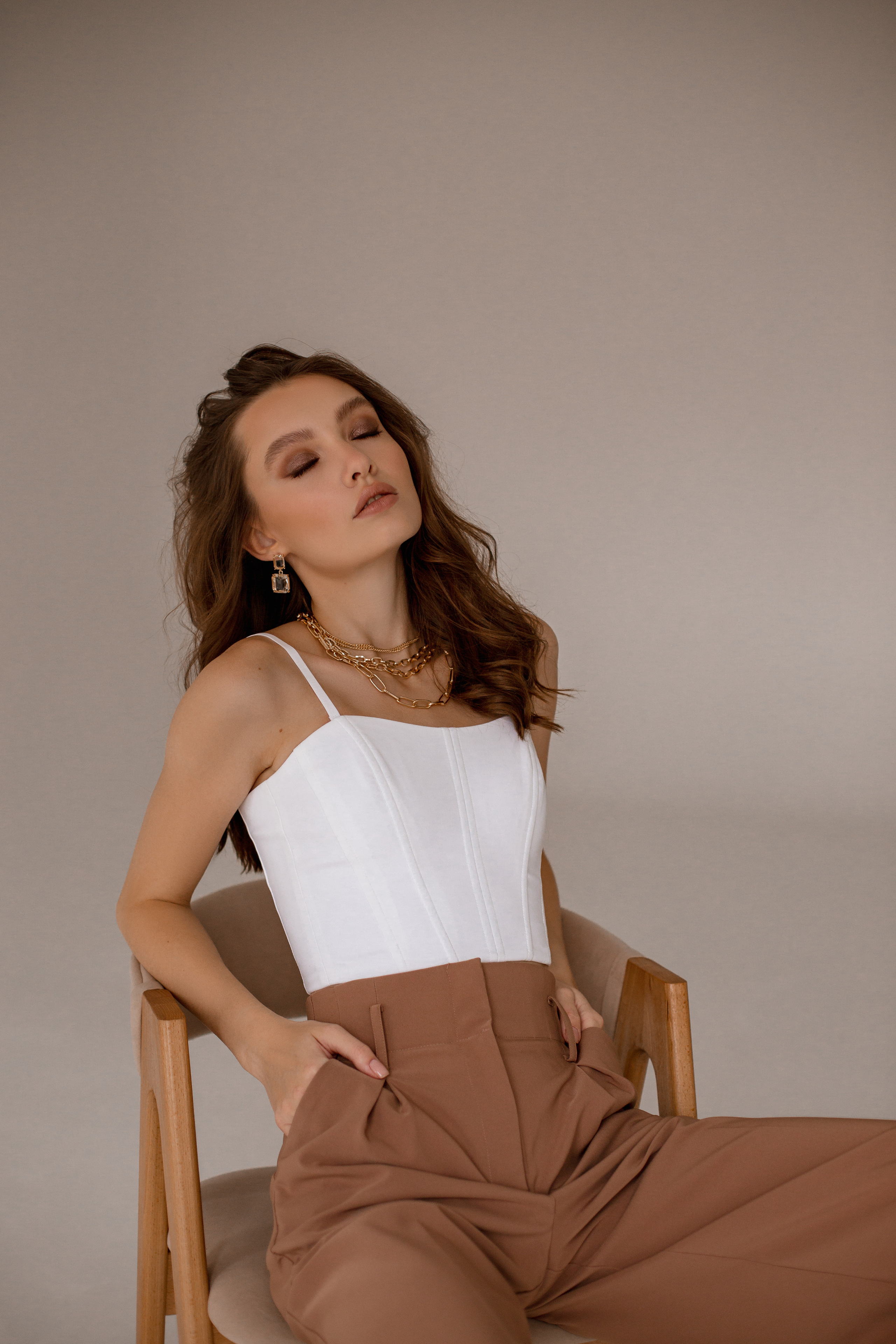 Минималистичная фотосессия девушки. Brand и контент фотограф