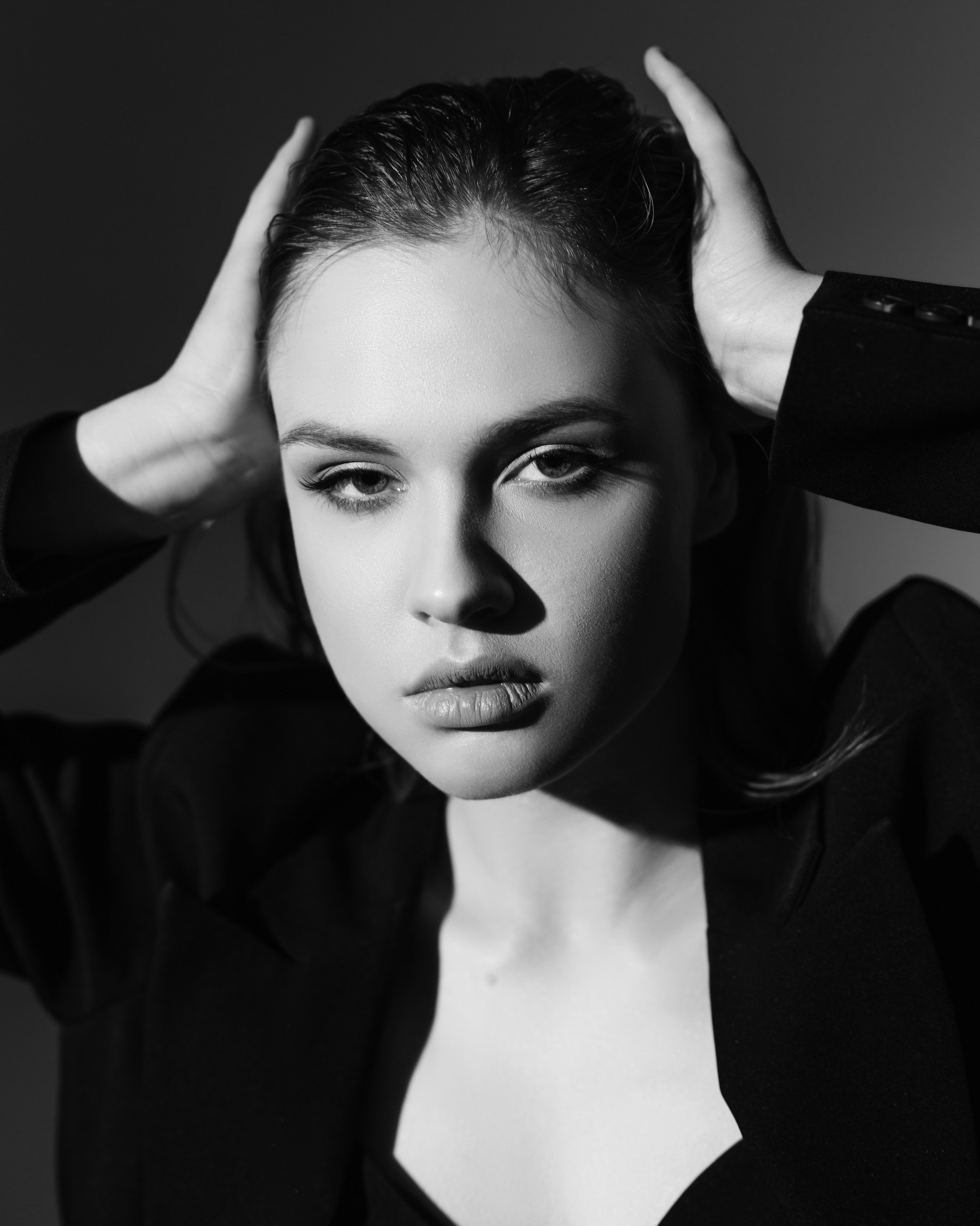 Черно-белый портрет девушки. Brand и контент фотограф