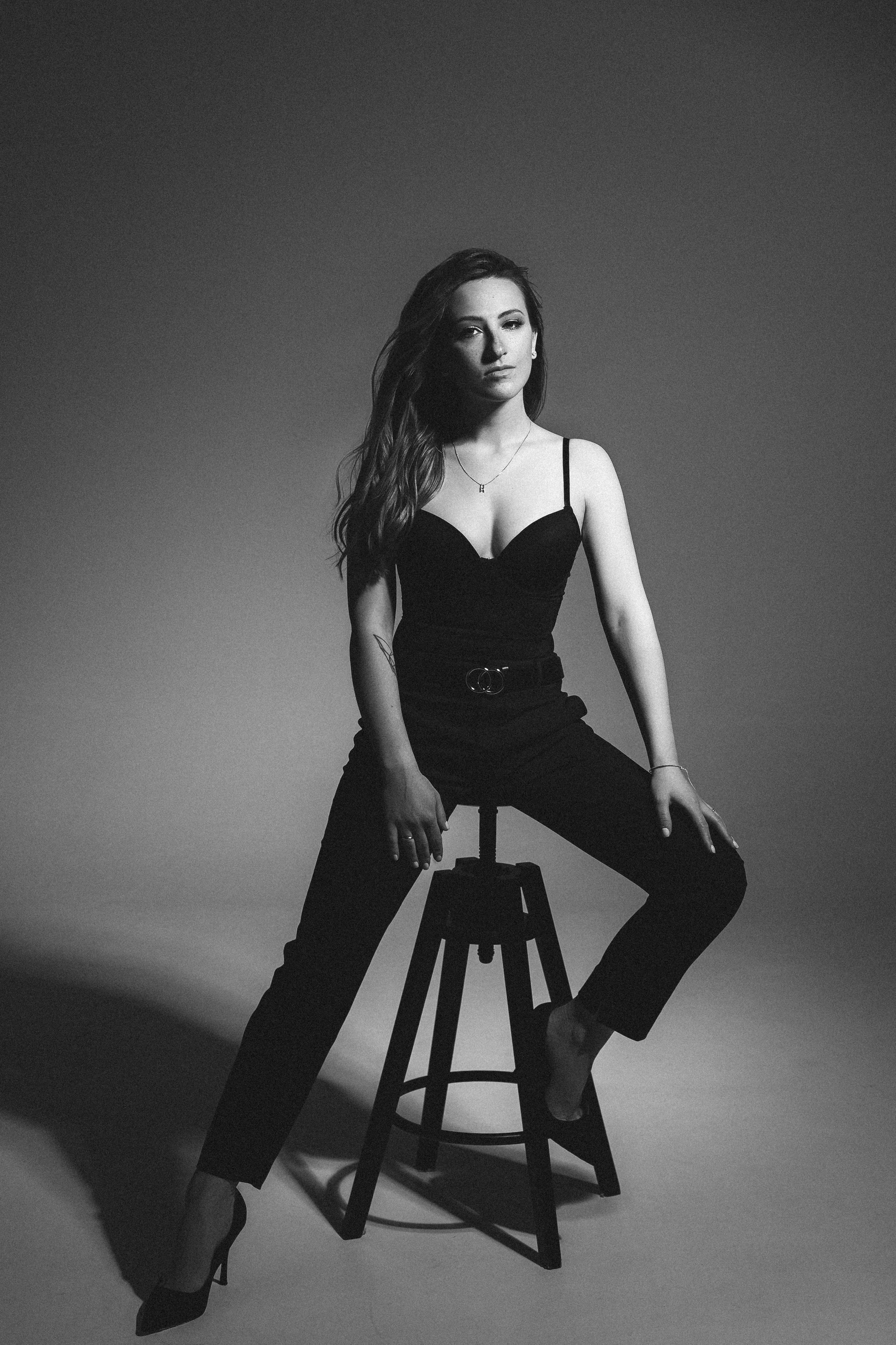 Минималистичная фотосессия девушки. Brand и контент фотограф