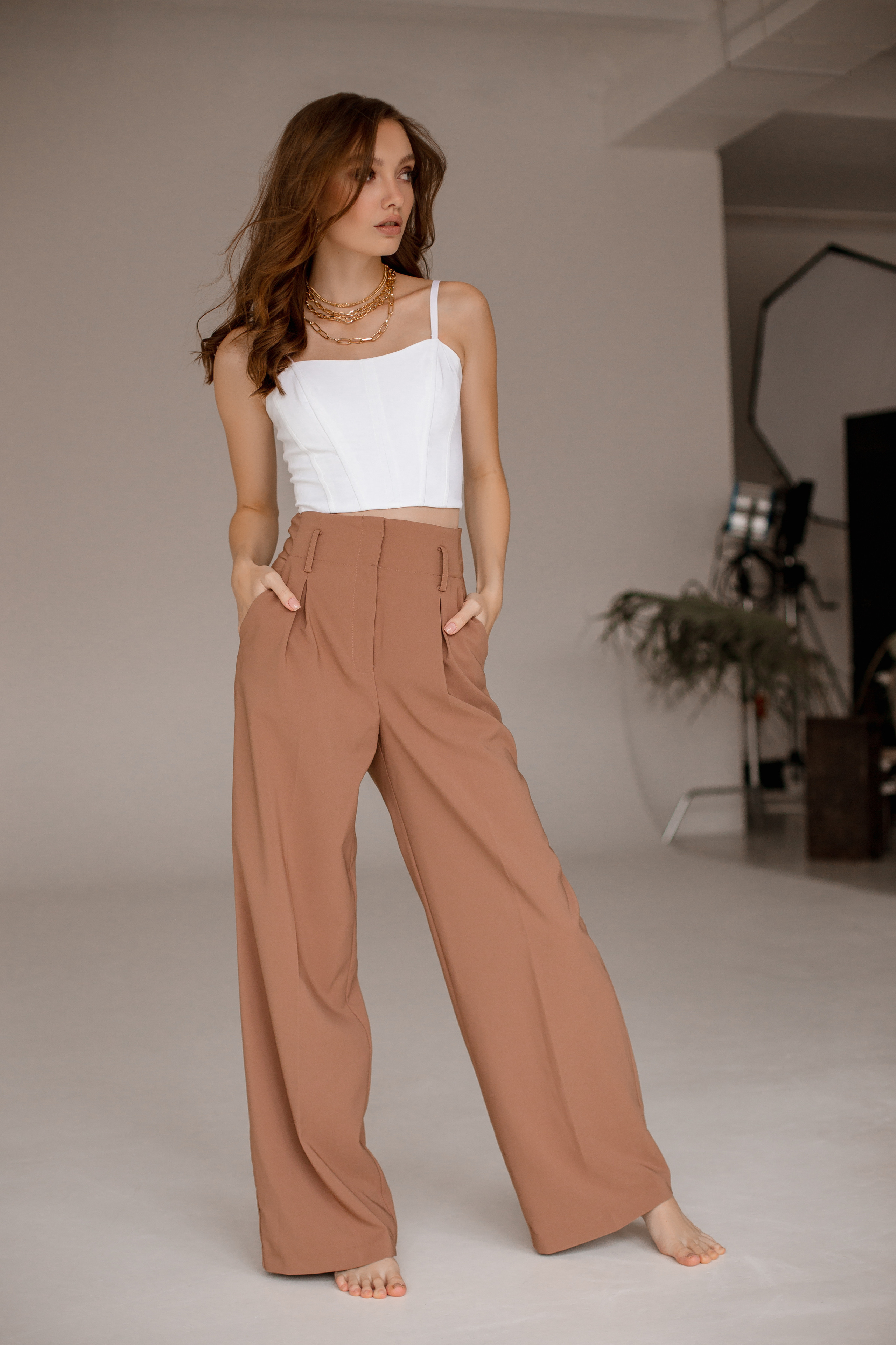 Минималистичная фотосессия девушки. Brand и контент фотограф