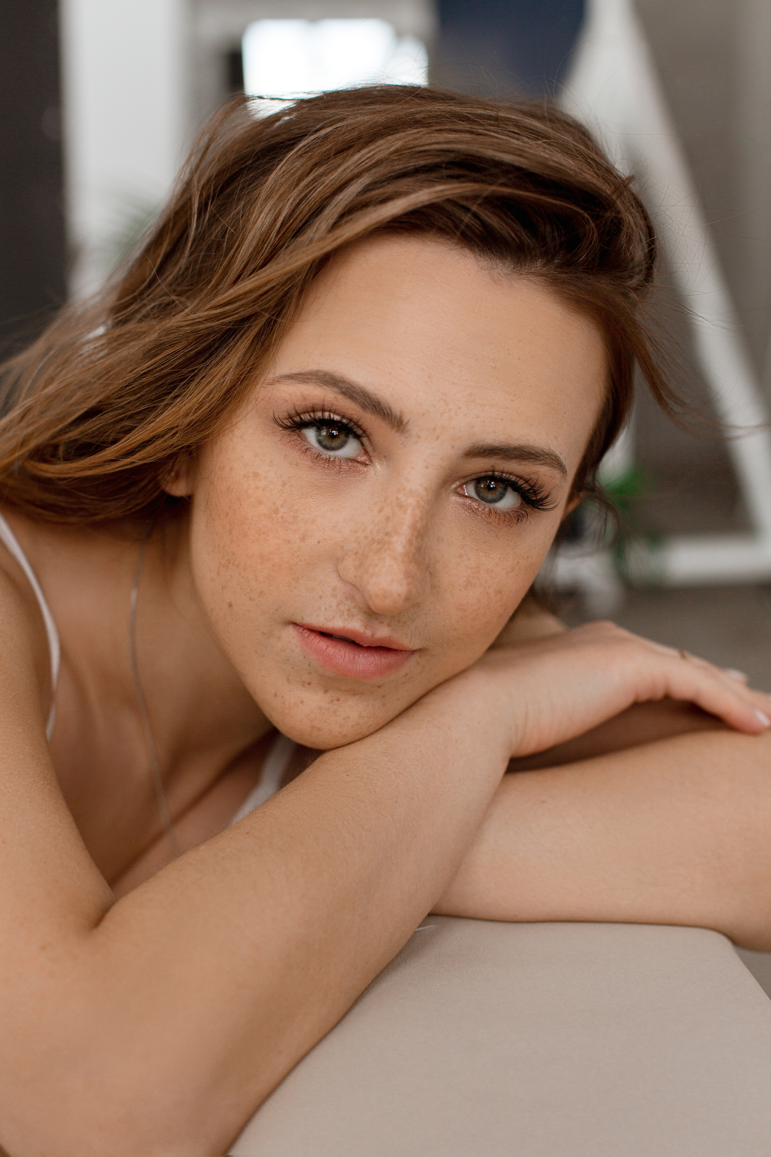 Минималистичная фотосессия девушки. Brand и контент фотограф