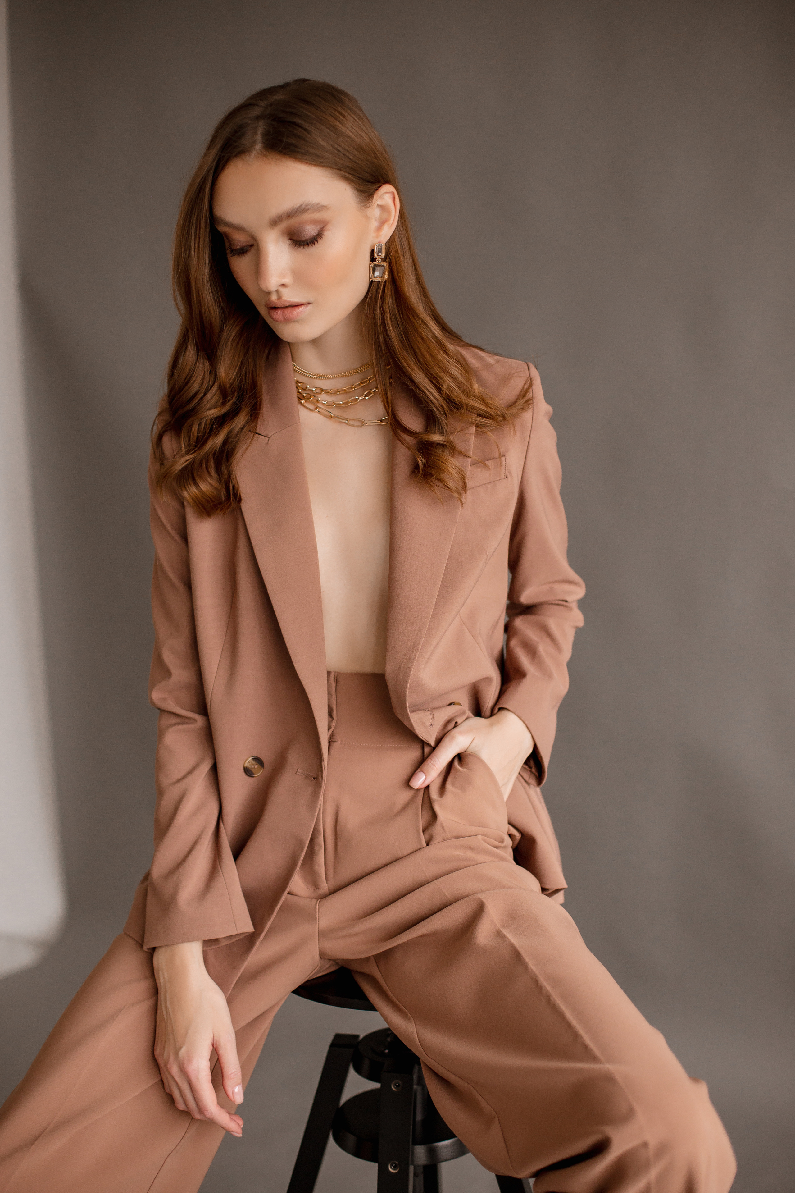 Минималистичная фотосессия девушки. Brand и контент фотограф