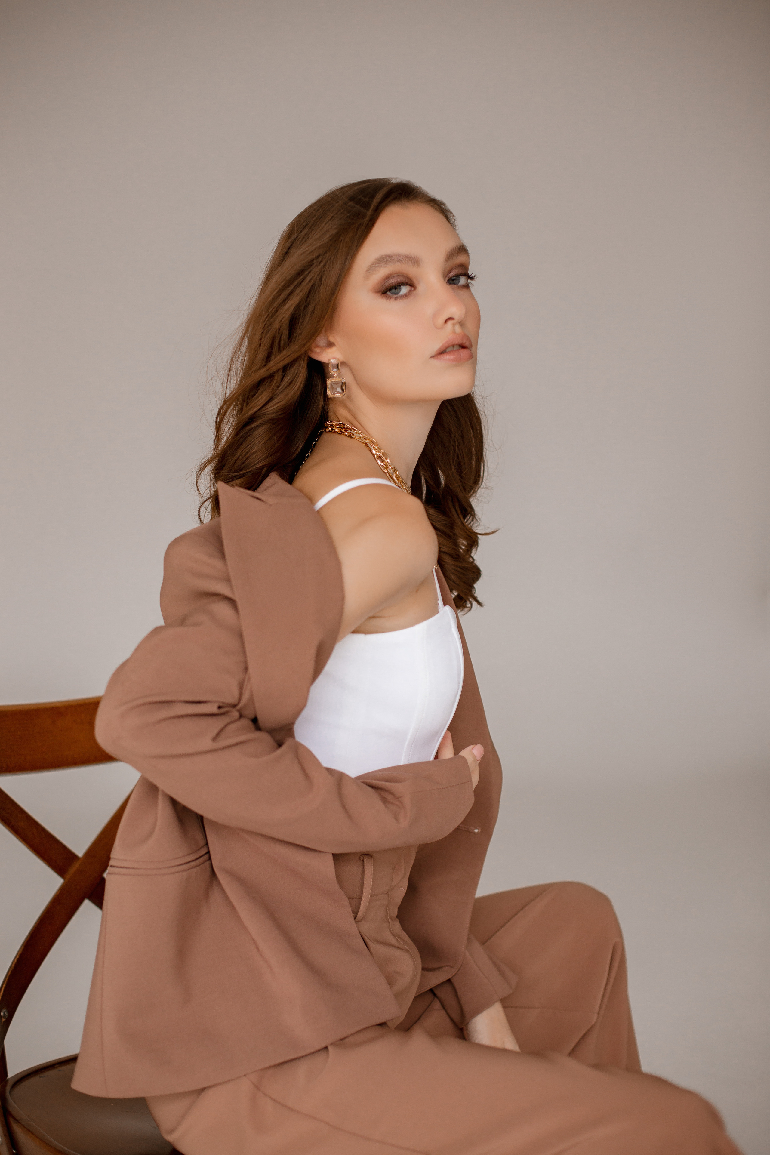 Минималистичная фотосессия девушки. Brand и контент фотограф