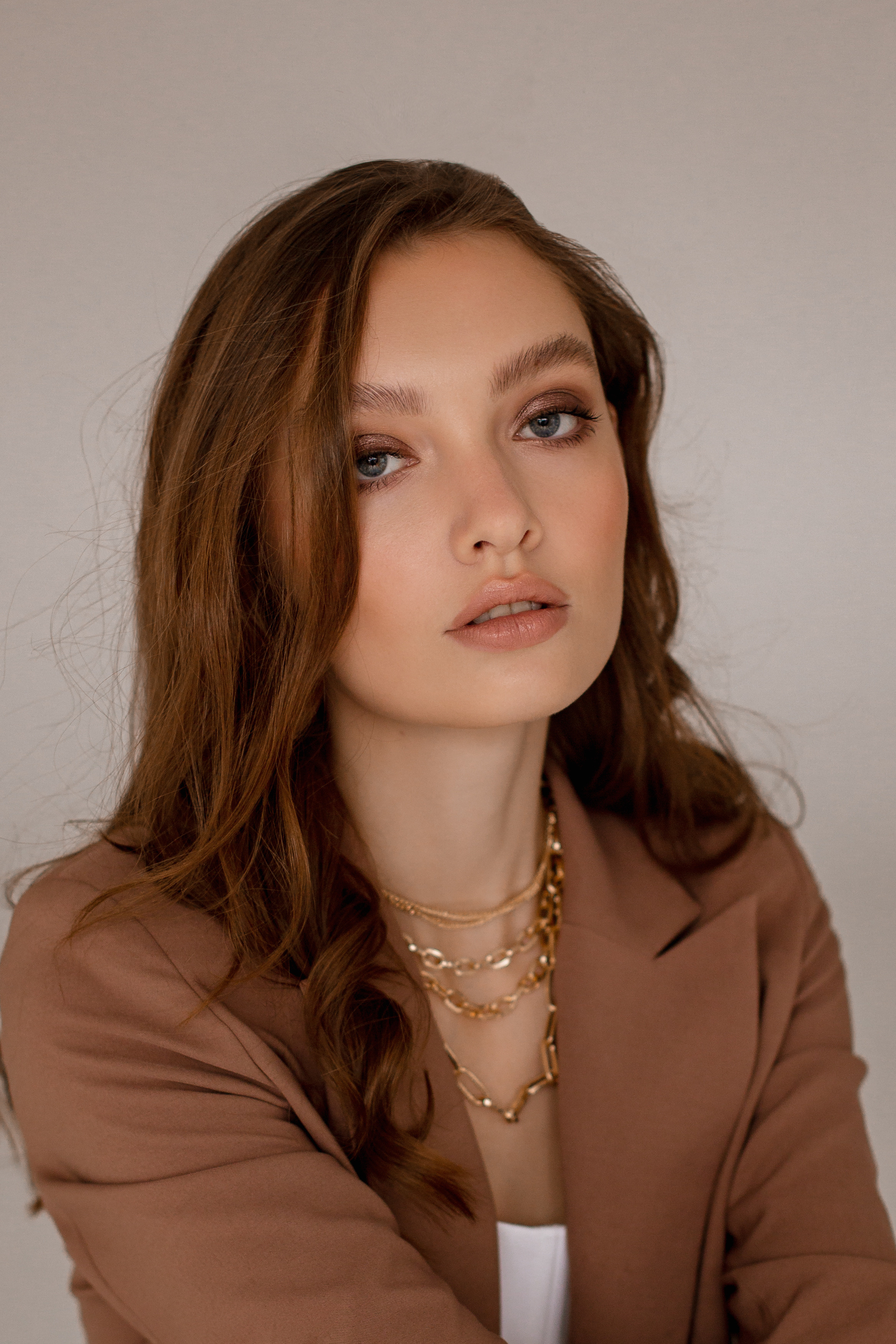 Минималистичная фотосессия девушки. Brand и контент фотограф