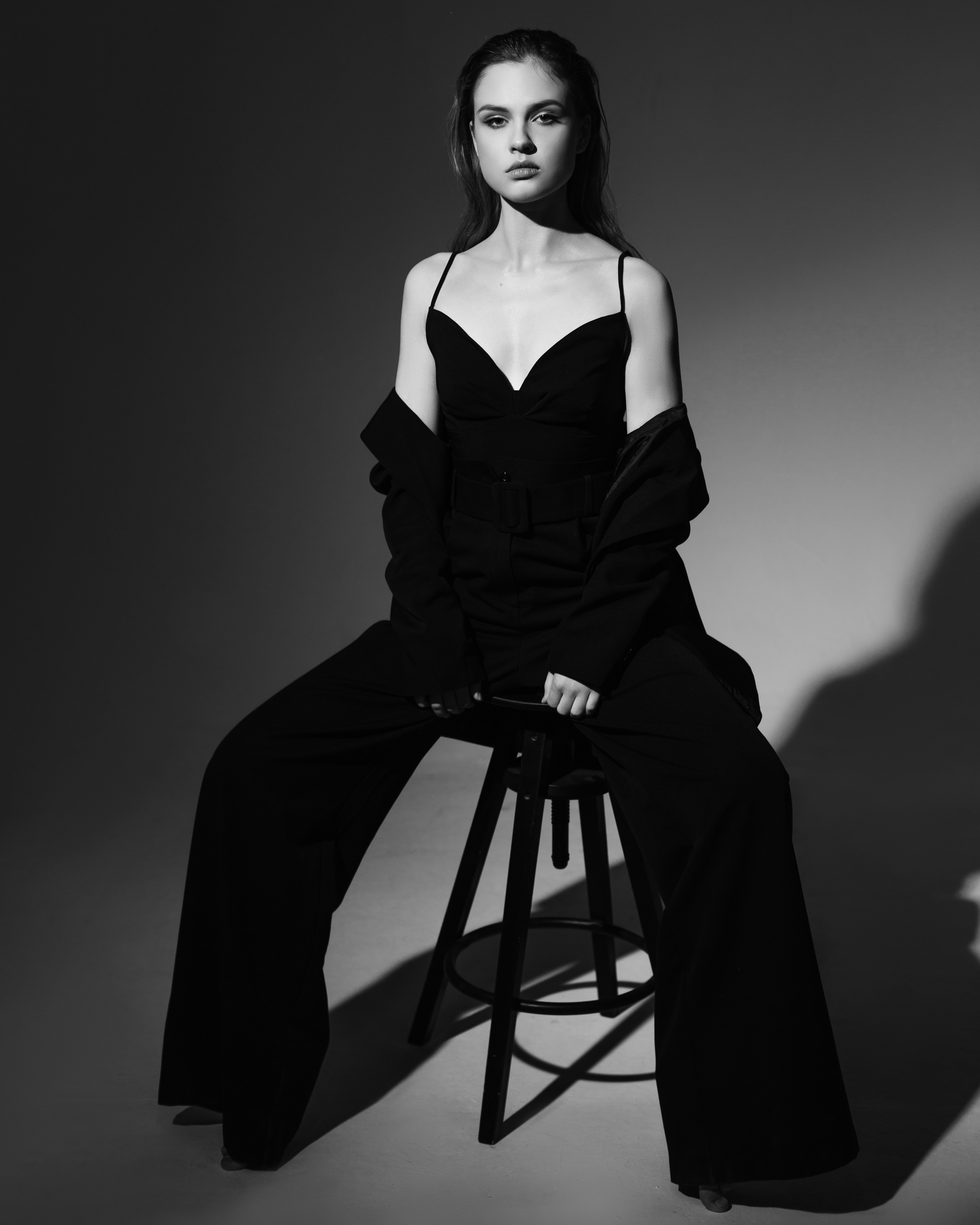 Черно-белый портрет девушки. Brand и контент фотограф