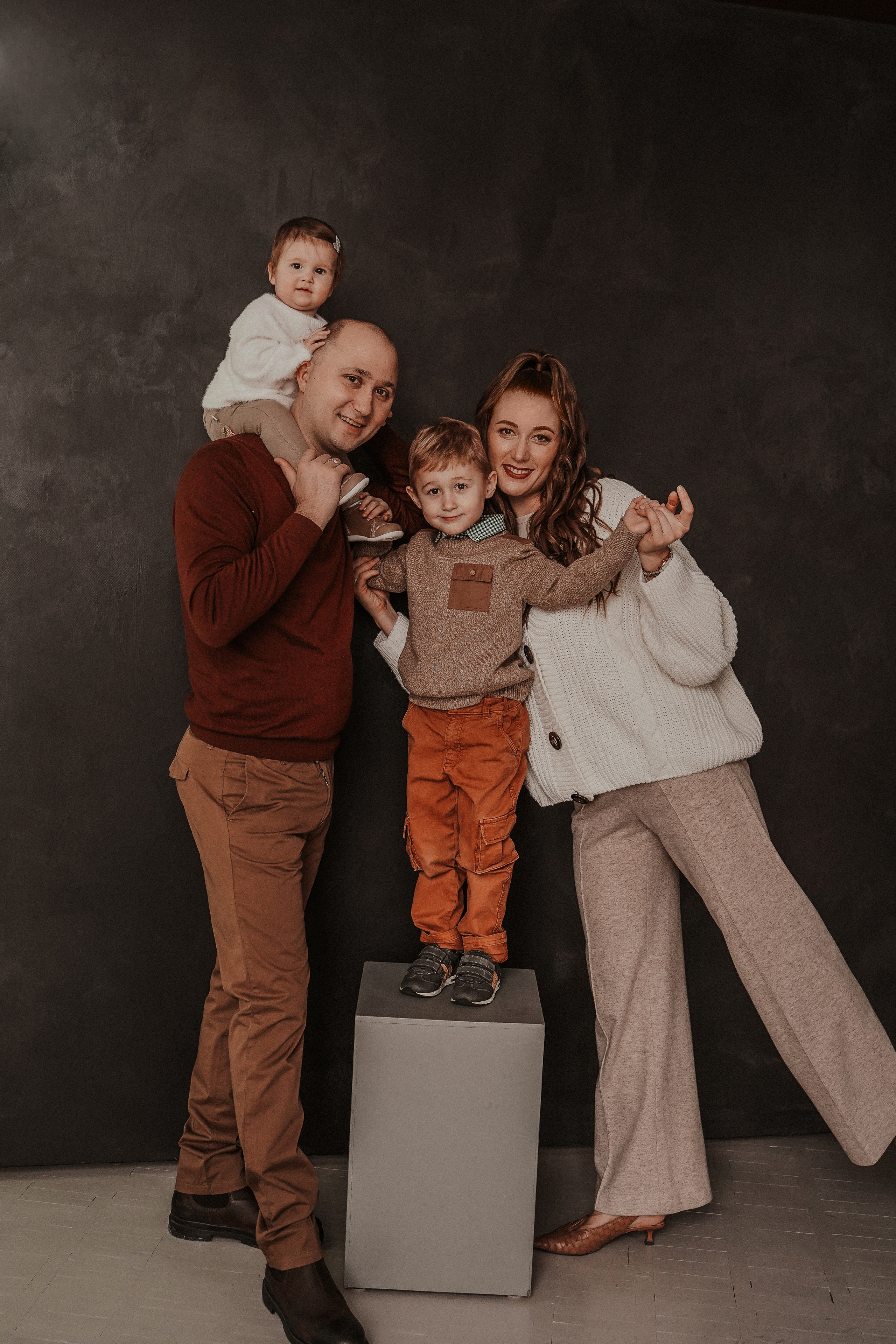 Семейная фотосессия в стиле минимализм. Семейный и женский фотограф в Краснодаре Анастасия Приймак