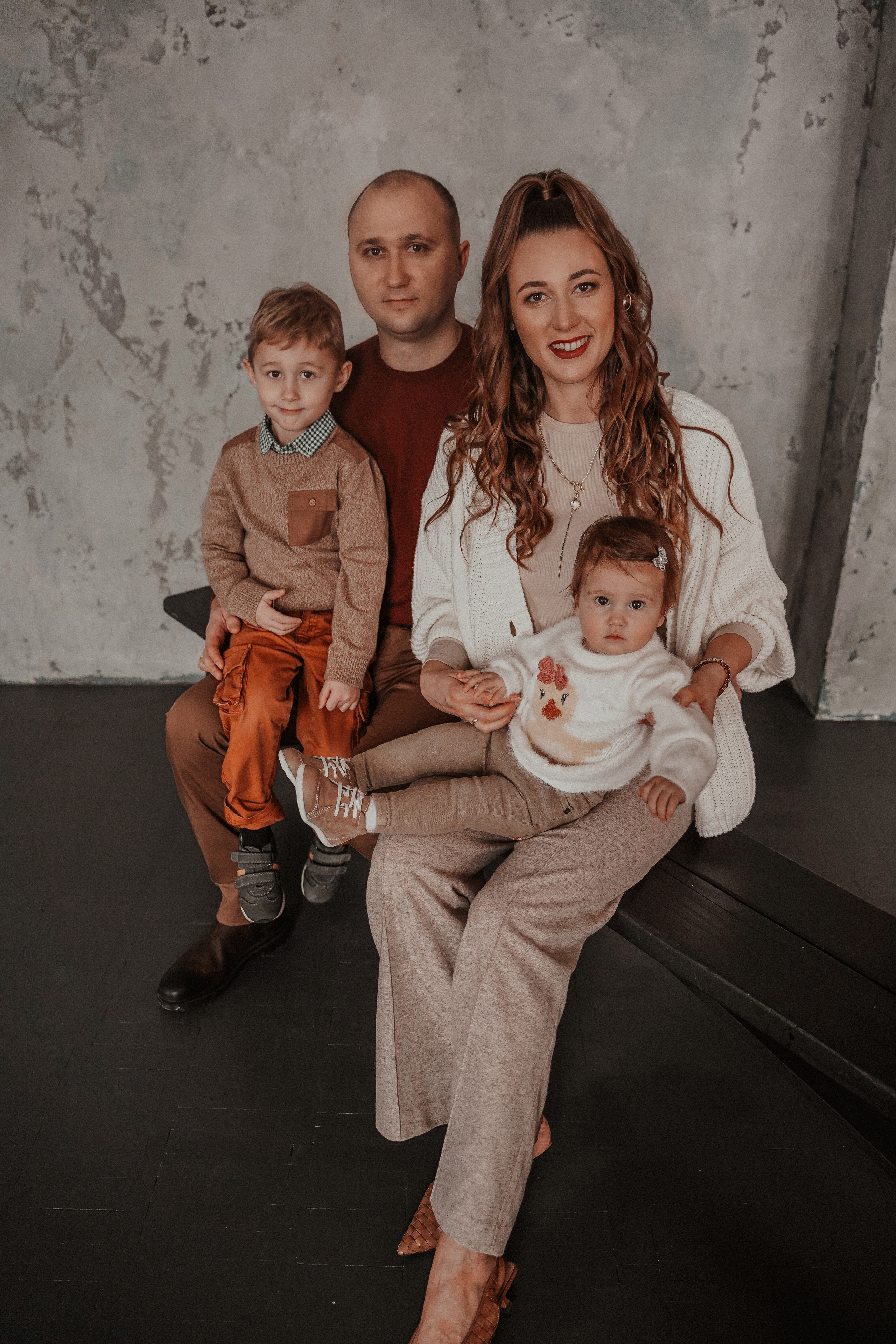 Семейная фотосессия в стиле минимализм. Семейный и женский фотограф в Краснодаре Анастасия Приймак