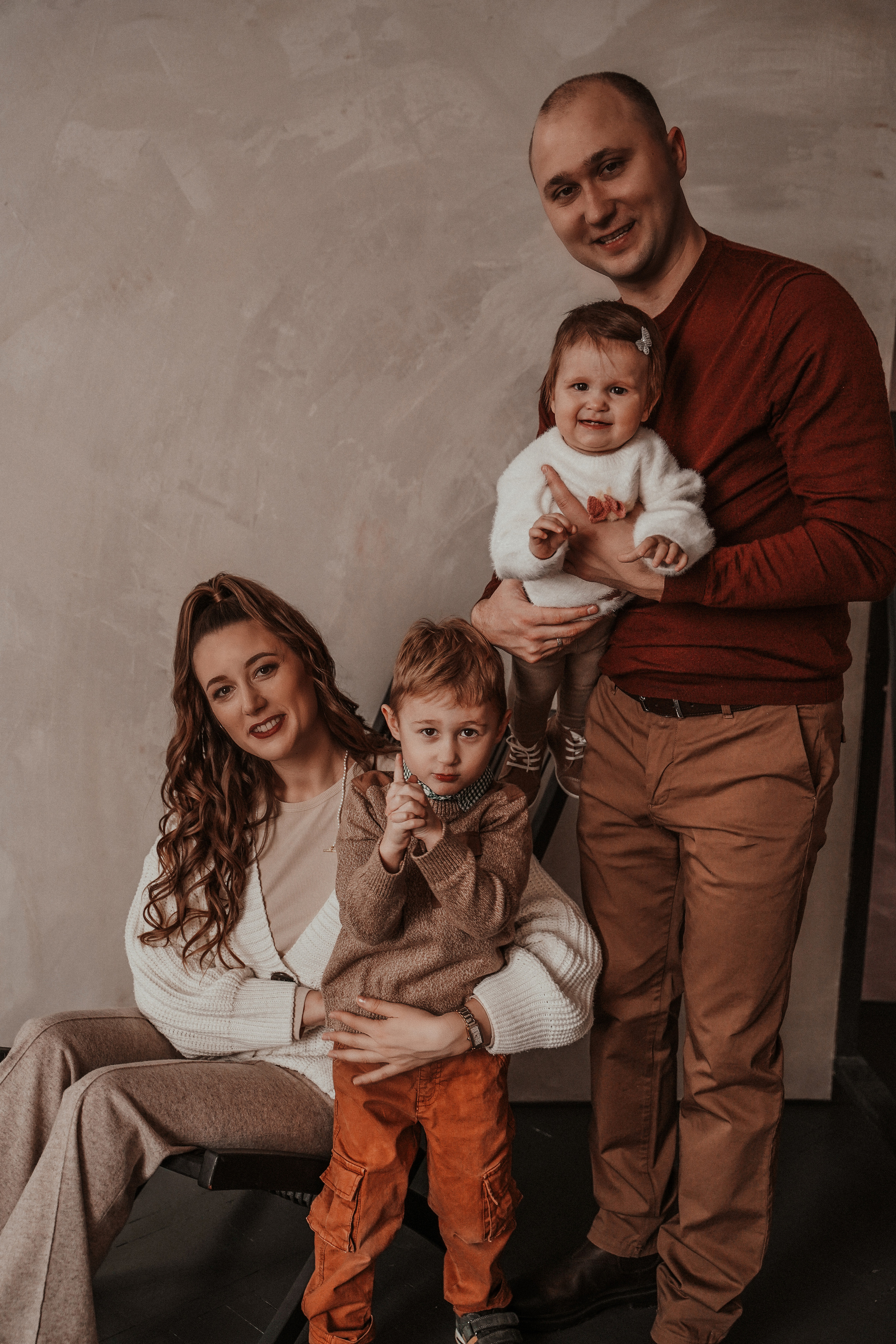 Семейная фотосессия в стиле минимализм. Семейный и женский фотограф в Краснодаре Анастасия Приймак