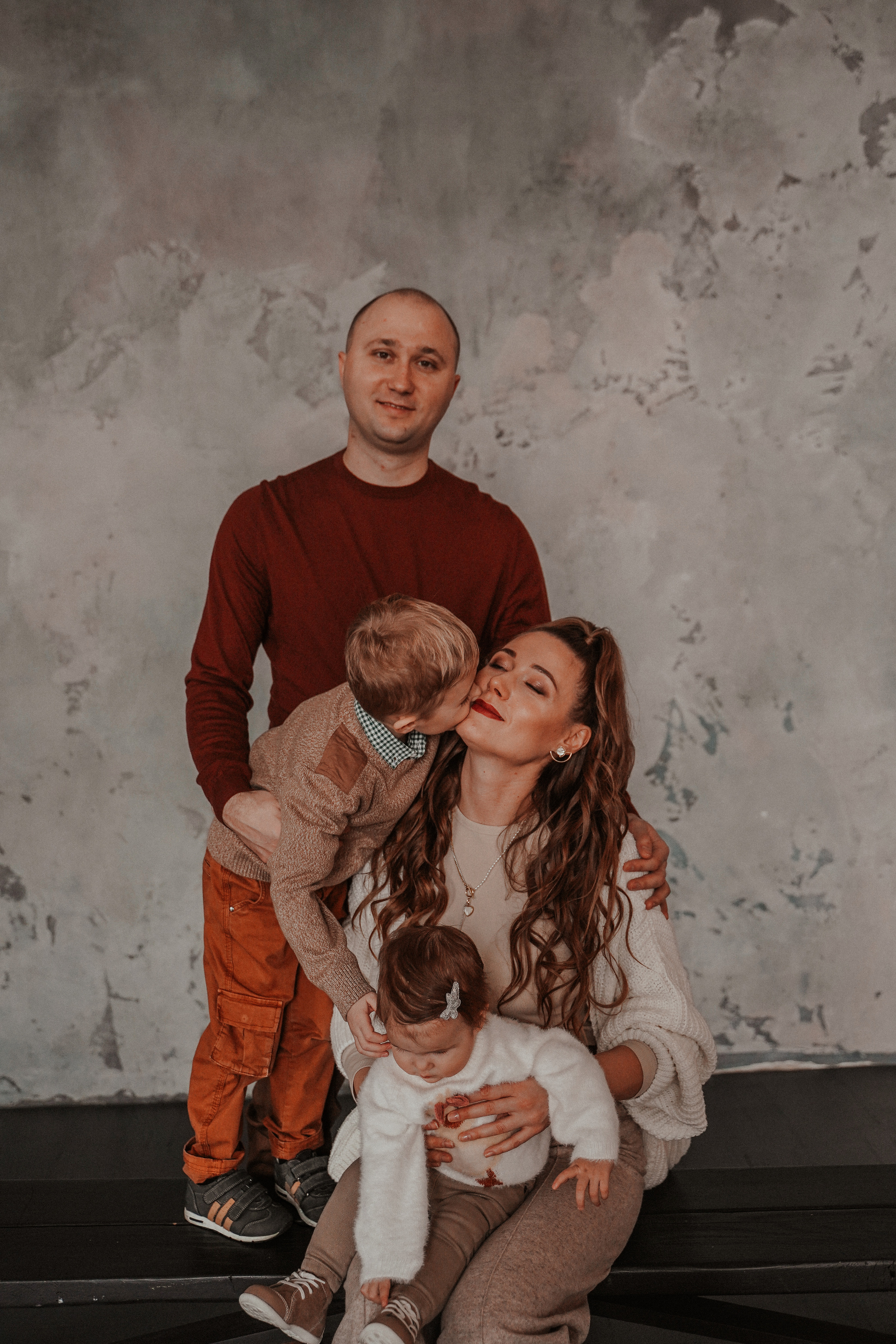 Семейная фотосессия в стиле минимализм. Семейный и женский фотограф в Краснодаре Анастасия Приймак