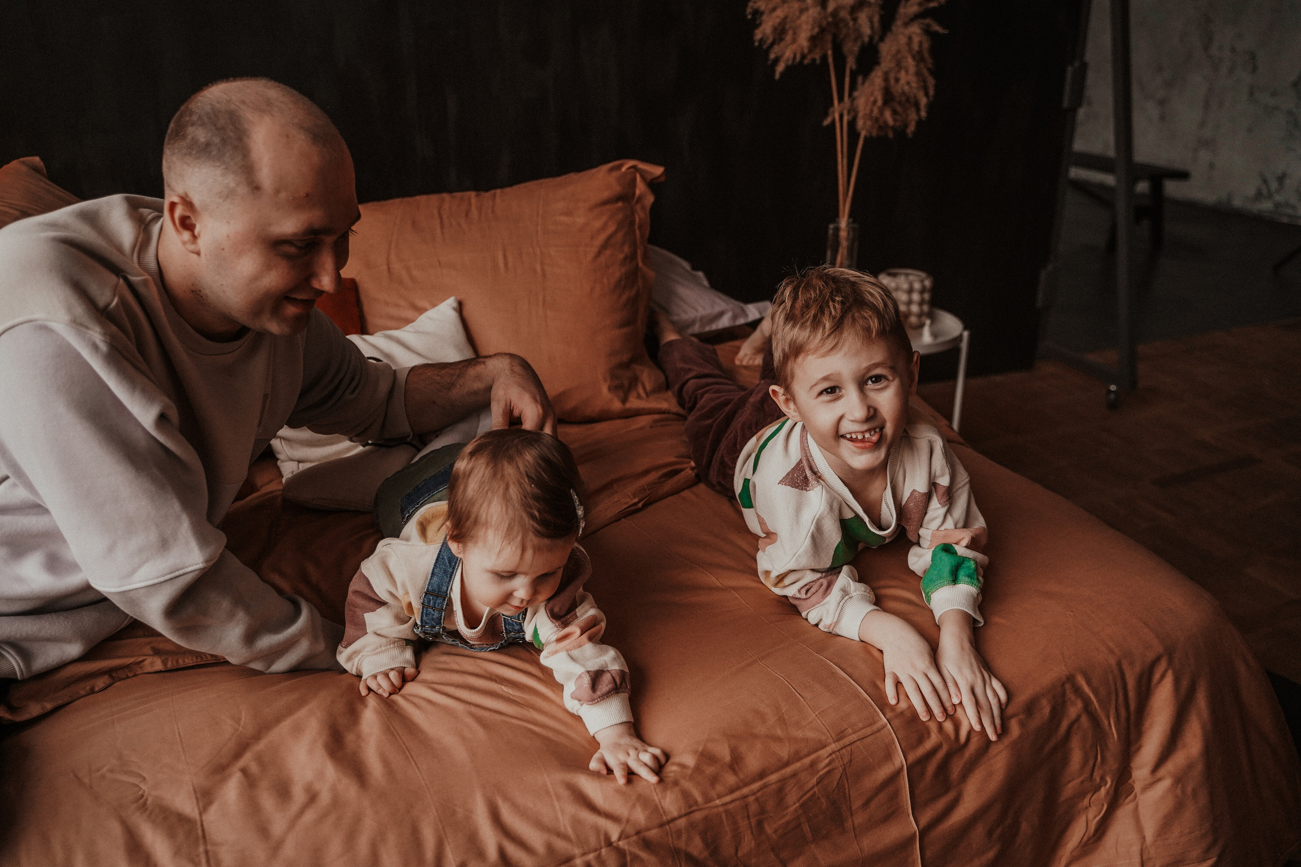 Семейная фотосессия в стиле минимализм. Семейный и женский фотограф в Краснодаре Анастасия Приймак