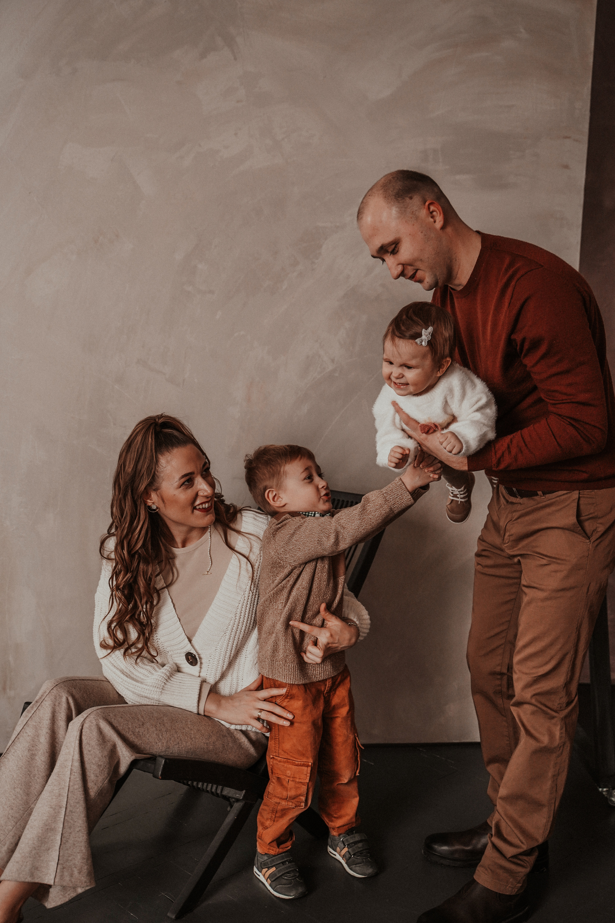 Семейная фотосессия в стиле минимализм. Семейный и женский фотограф в Краснодаре Анастасия Приймак