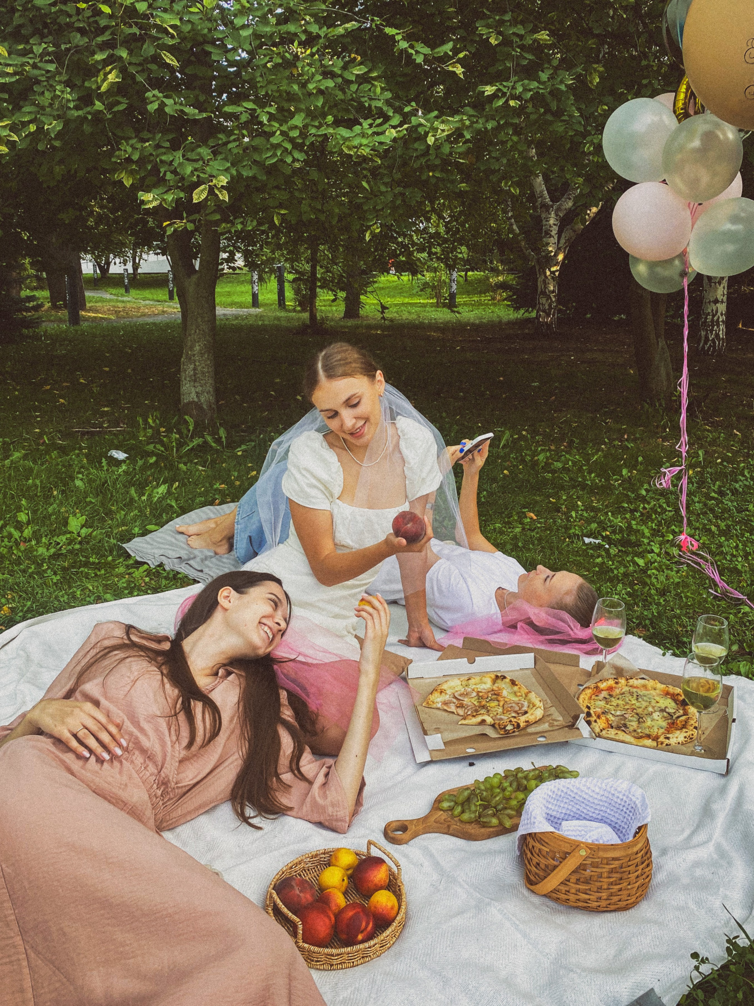 Девичник в парке Чёрное озеро. Чувственный мобильный фотограф в Казани и Сочи Дьяченко Дарья