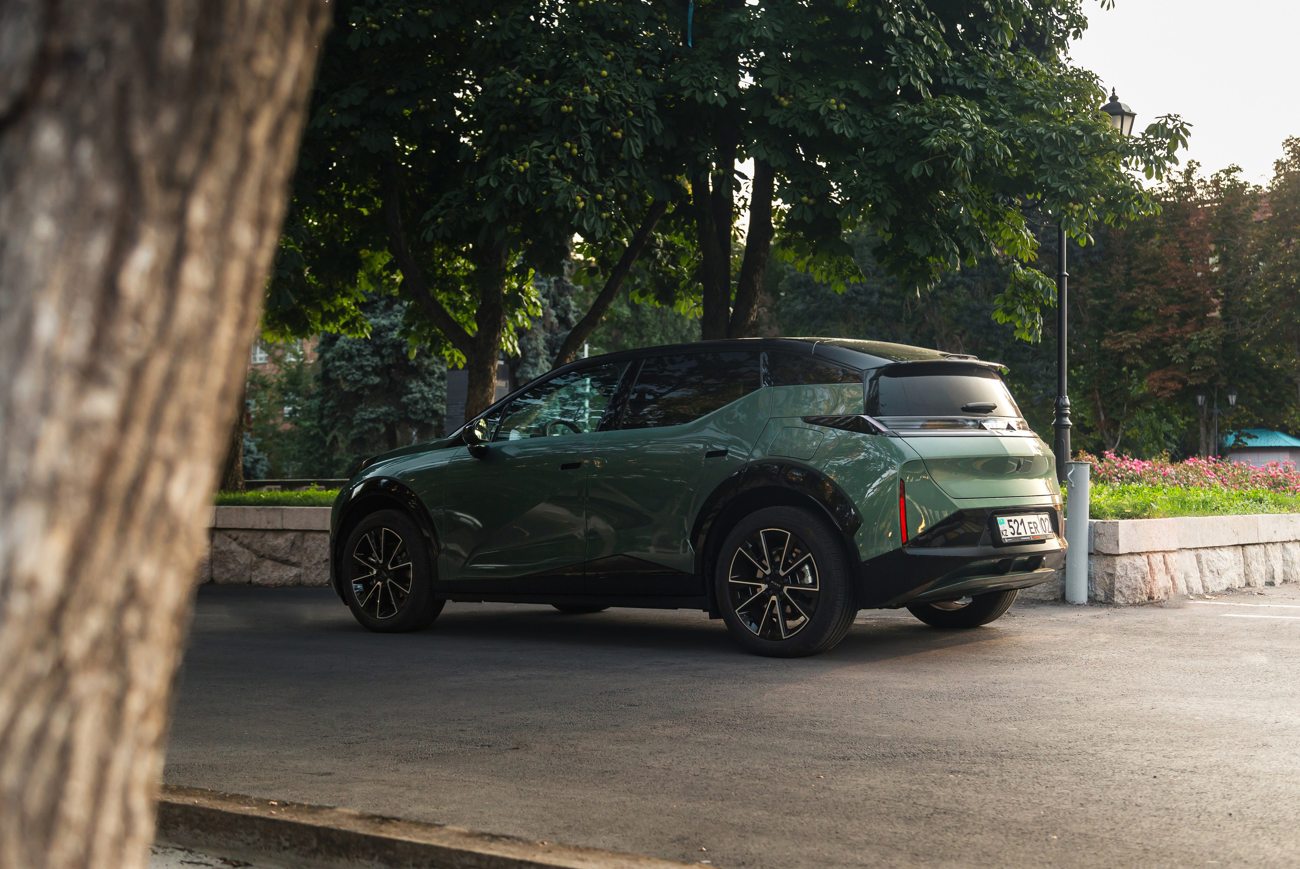 ZEEKR X. Рекламный и портретный фотограф в Алматы — Серекпаев Танирхан