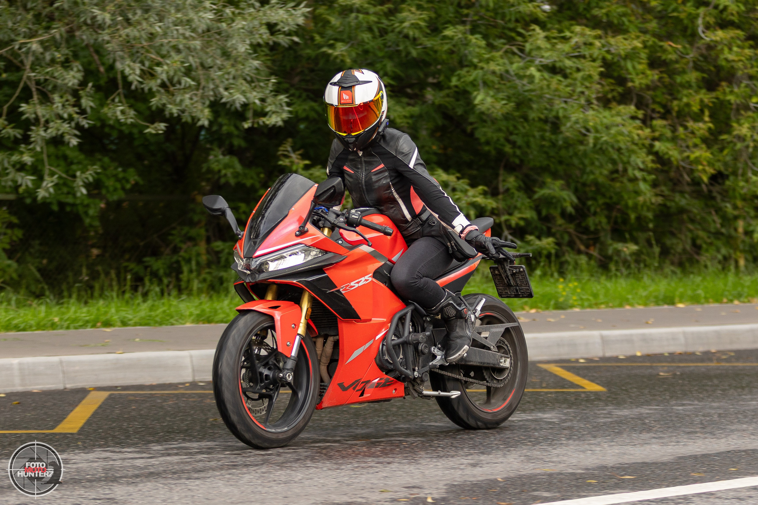 Мотоциклы на улицах города. Фотограф Ольга Гирусова «Пантерочка» Москва