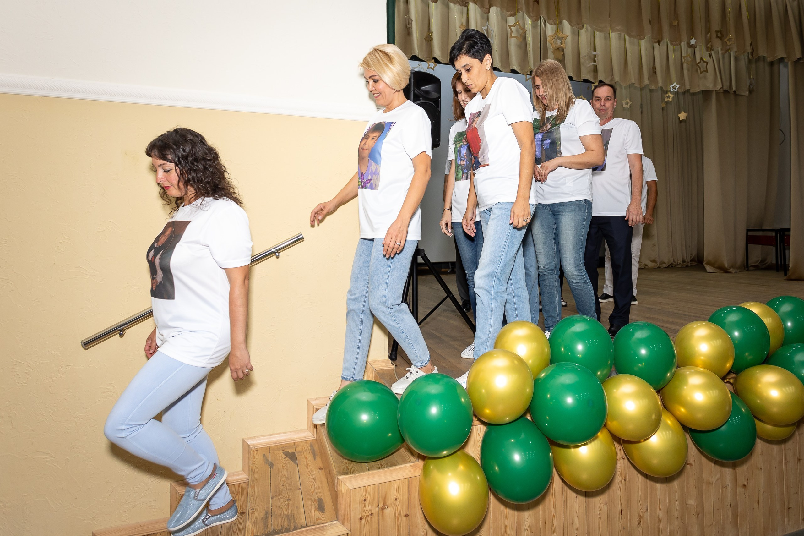 Вручение аттестата и выпускной вечер. Выпускные альбомы Майкоп, Краснодар Елена Золотарева