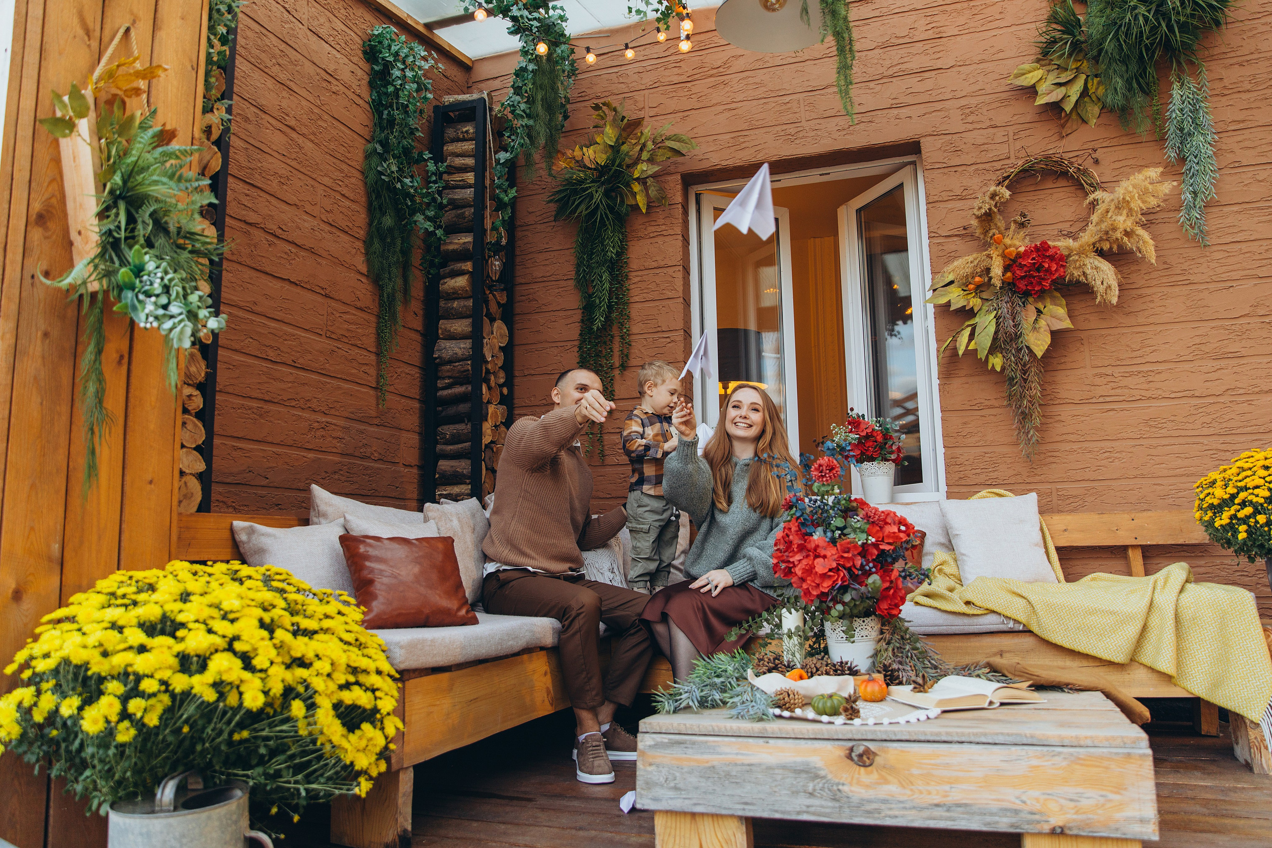 Уличная локация «ТЕРАССА». Фотостудия в Мариуполе «Берлога»