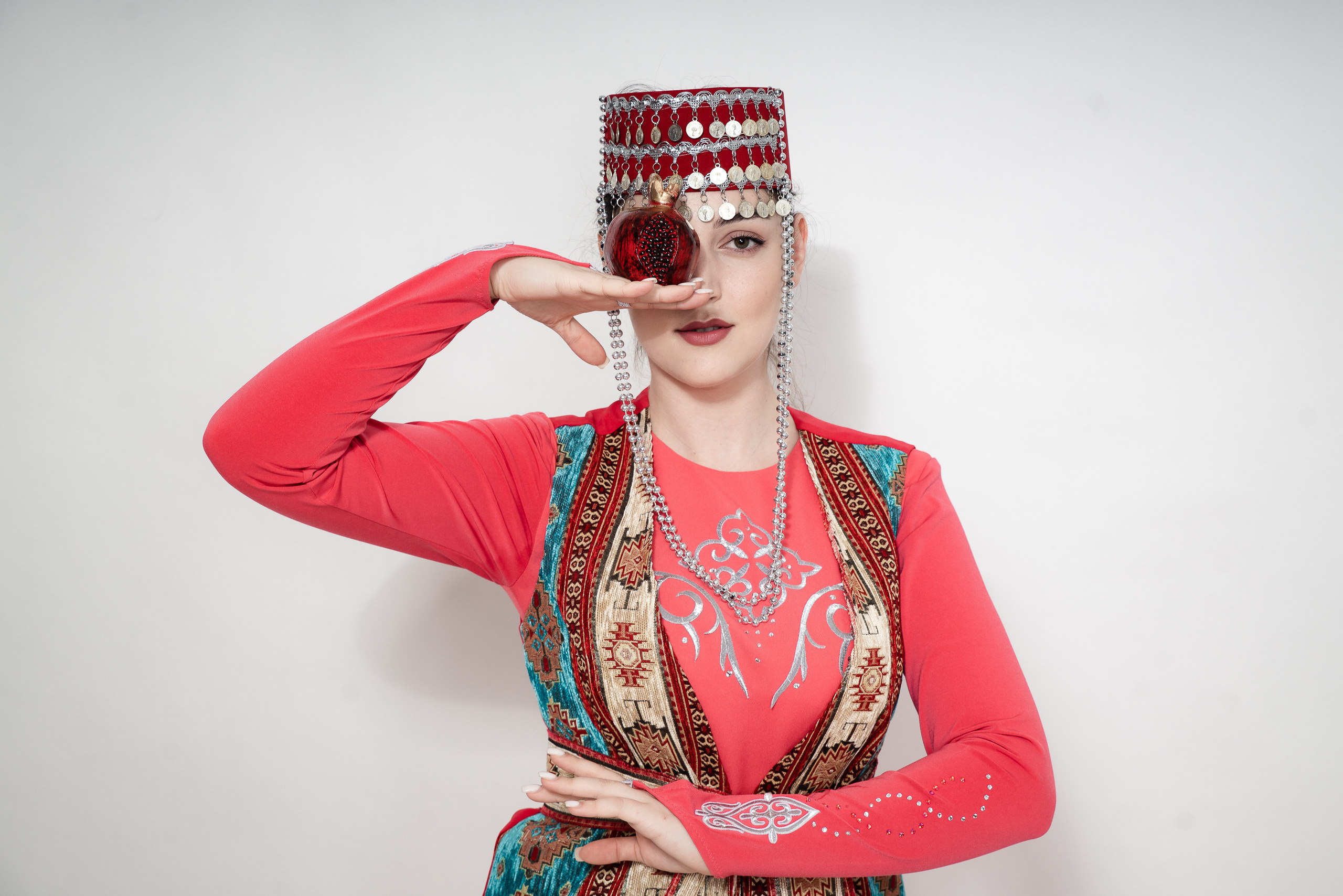 Студийная фотосъёмка представителей народов России. Репортажный фотограф Сергей Сажин г. Ярославль