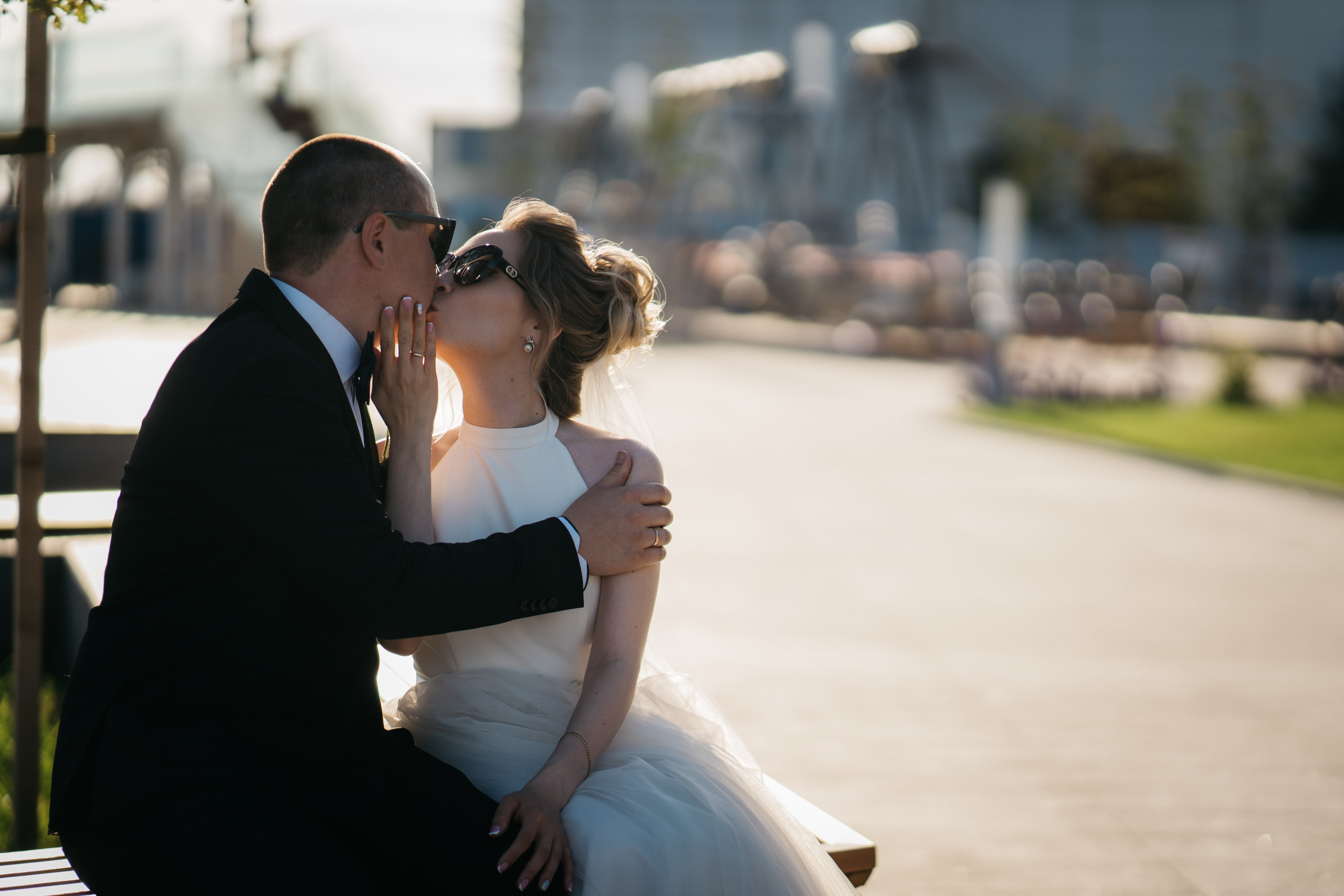 Красивые места для свадебной фотосессии летом в Санкт-Петербурге. Свадебный фотограф Александр Невский в Санкт-Петербурге
