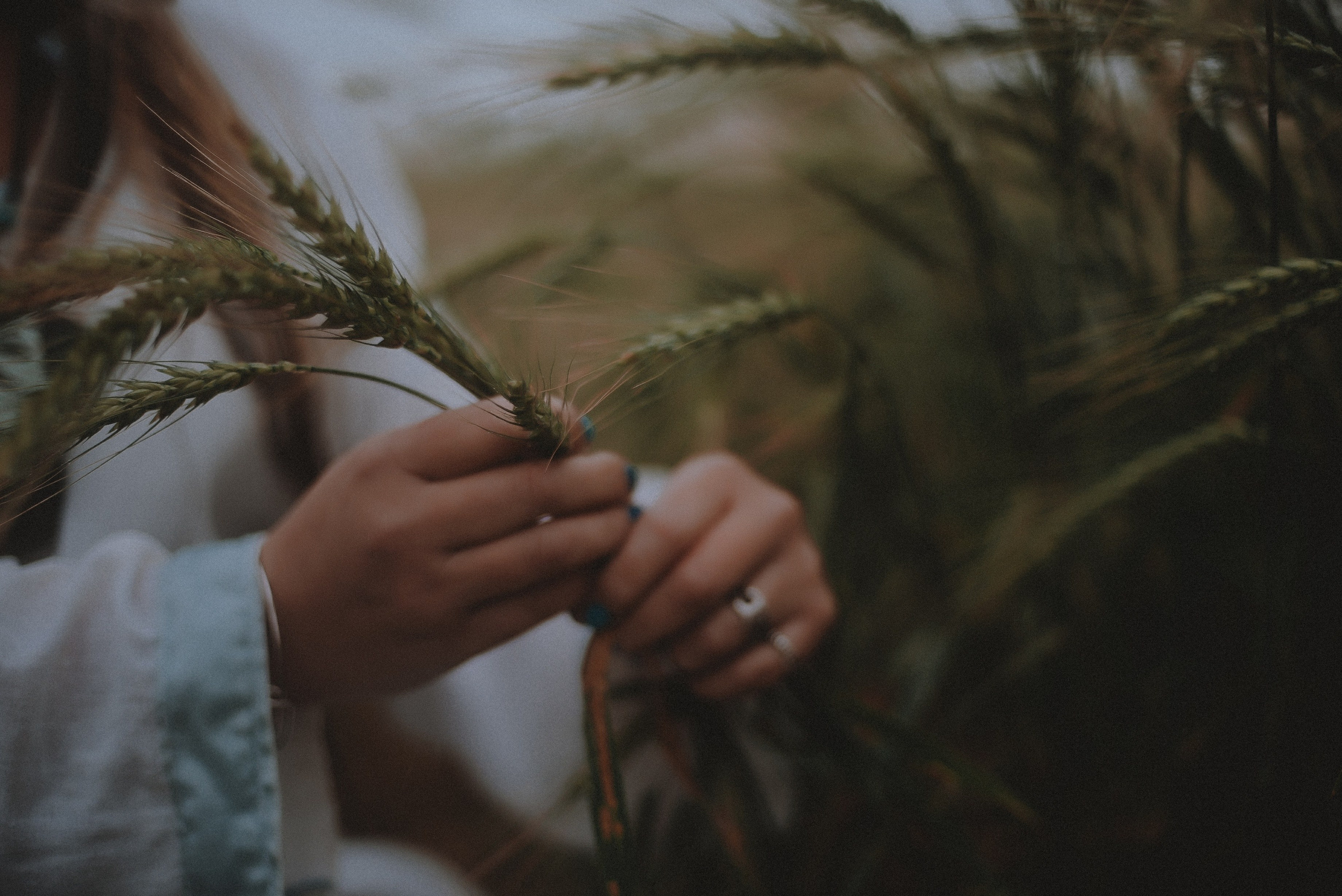 Славянская мифология. Богиня Девана, бог Сварог и волк Ратибор. Свадебный и семейный фотограф в Москве Сажина Кристина КиМ. Свадебный оператор в Москве Сажин Максим