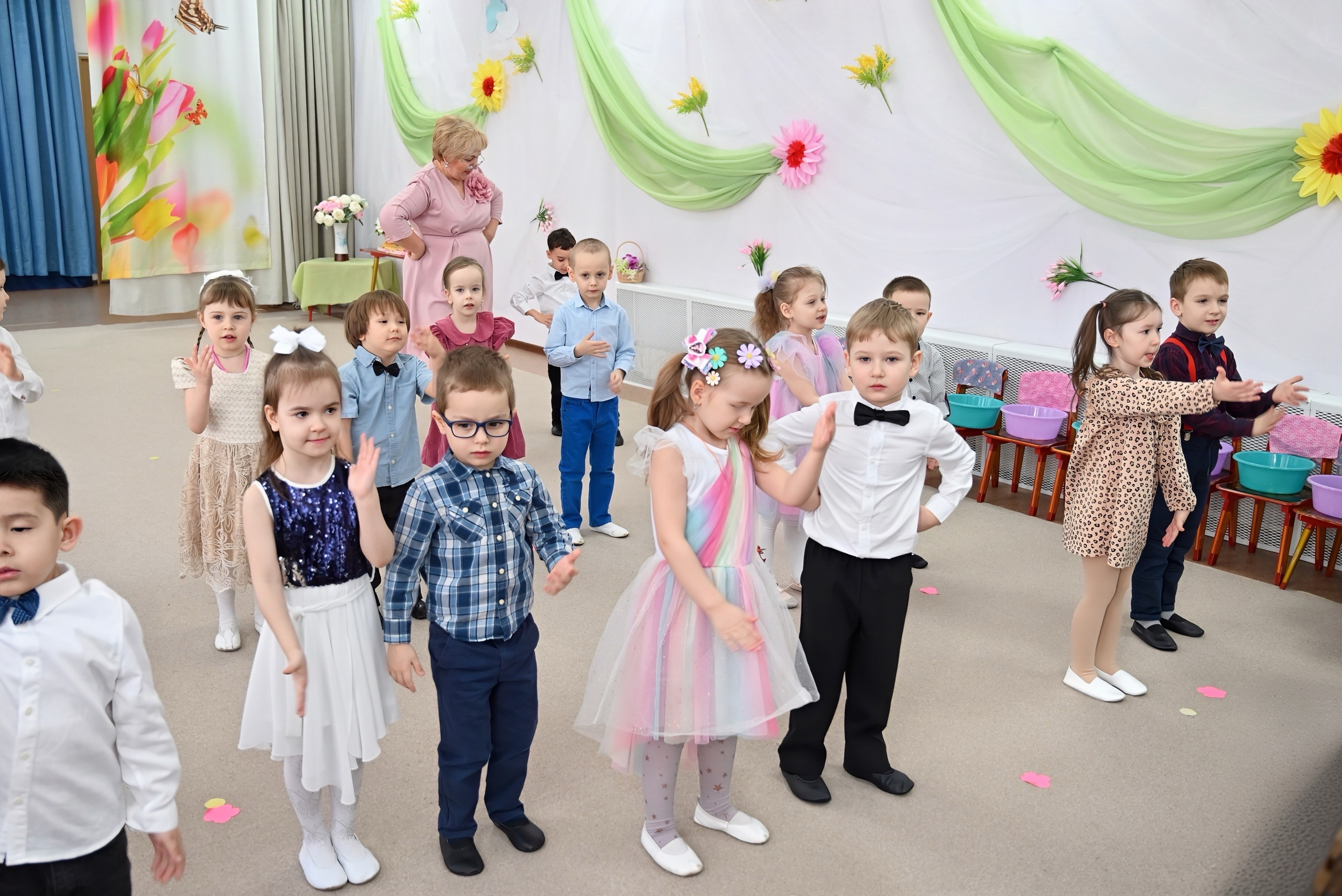 Праздник в группе «Дружная семейка». Семейный и детский фотограф Москва