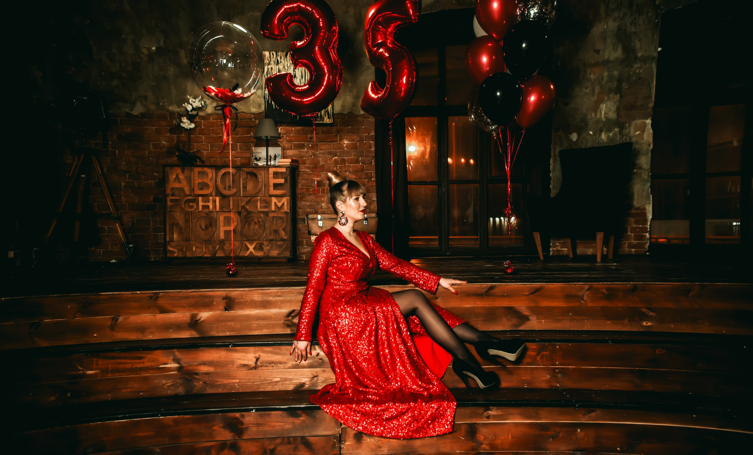 Тематическая вечеринка на юбилей 35 лет. Свадебный, семейный, детский, контент фотограф в Омске Максим Ильин