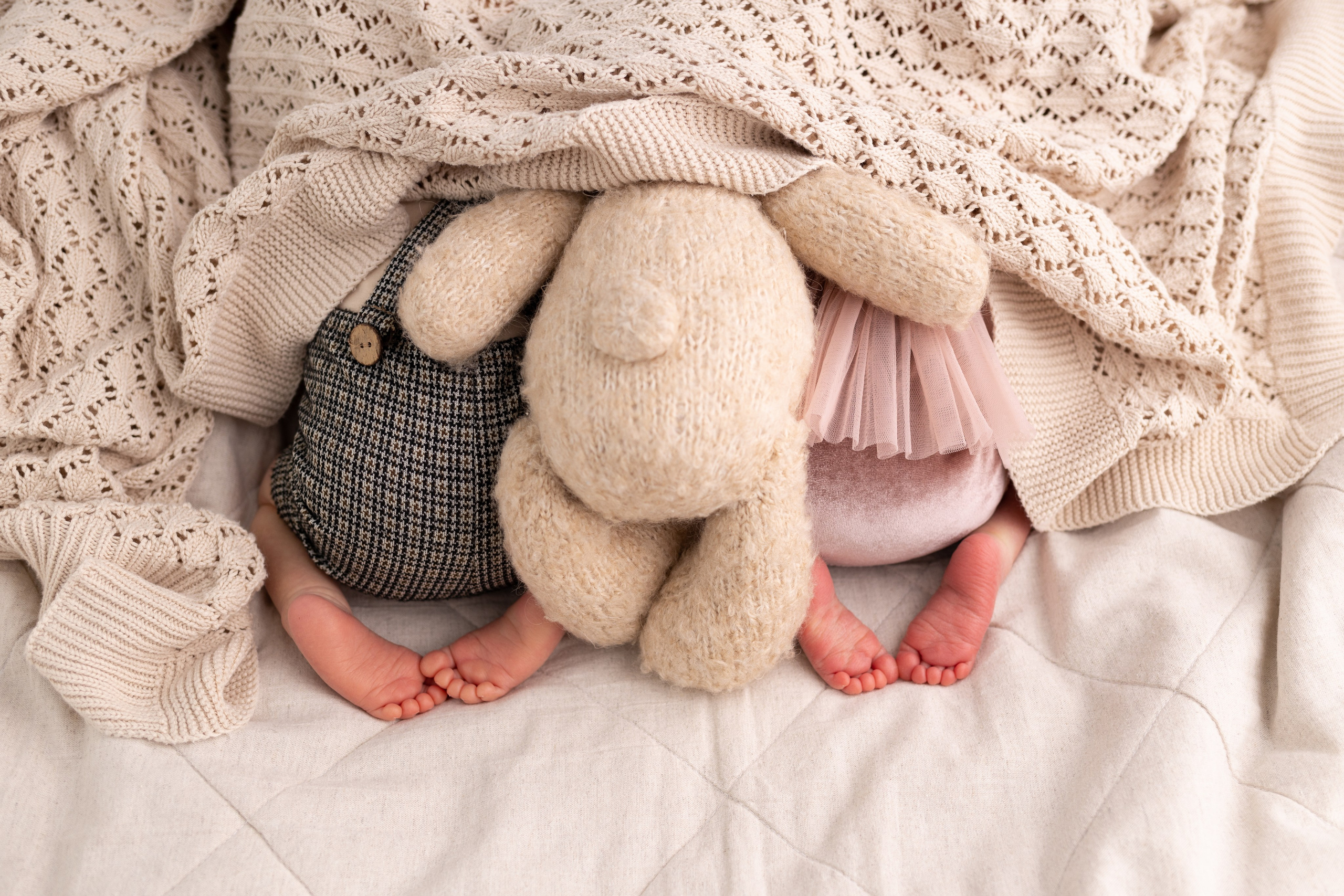 Фотосъемка двойни. Фотограф новорожденных малышей в Омске и Омской области Эльвира Камаева