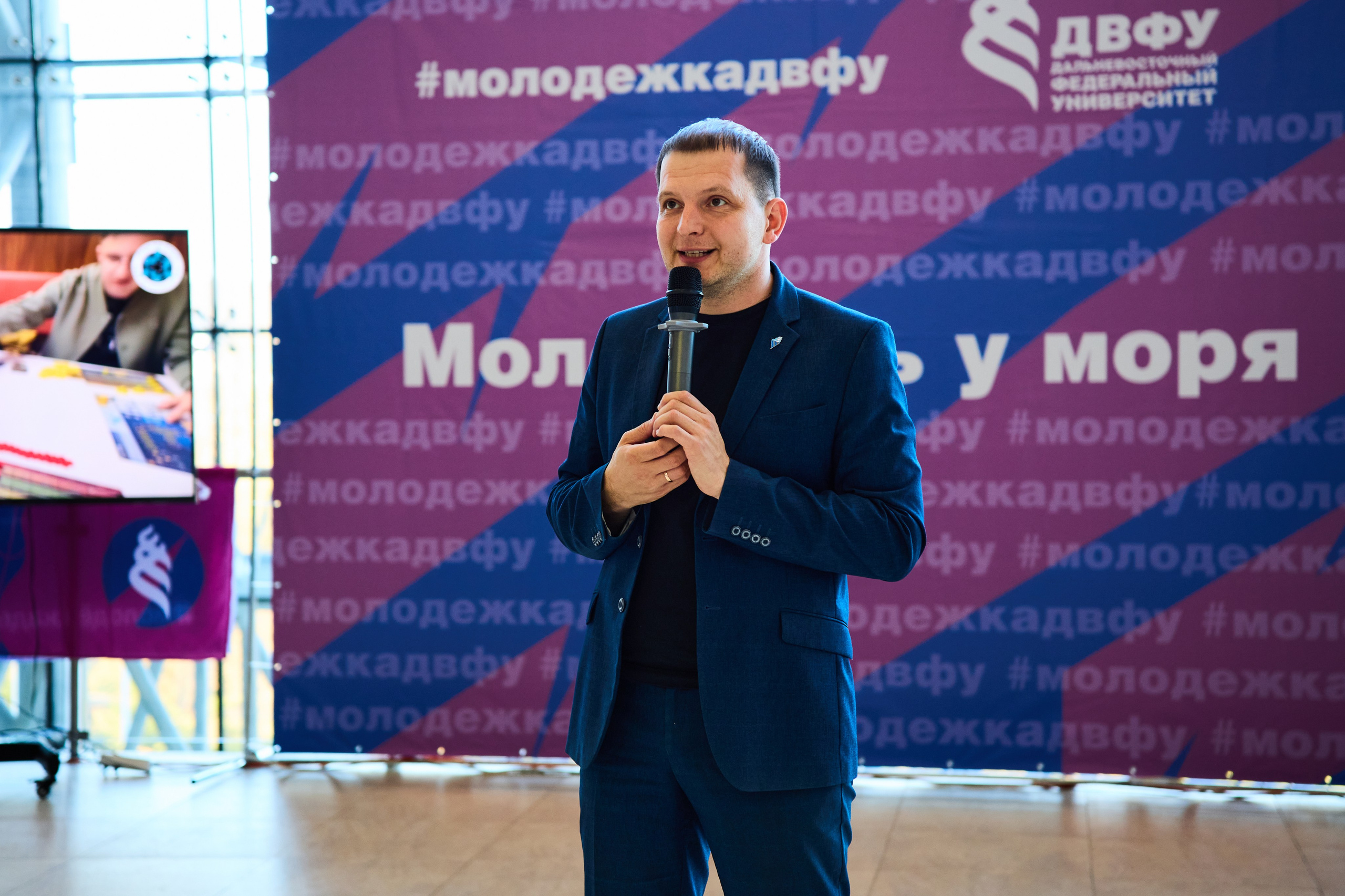 Ярмарка студенческих организаций ДВФУ. Репортажный фотограф во Владивостоке Анастасия Кострова
