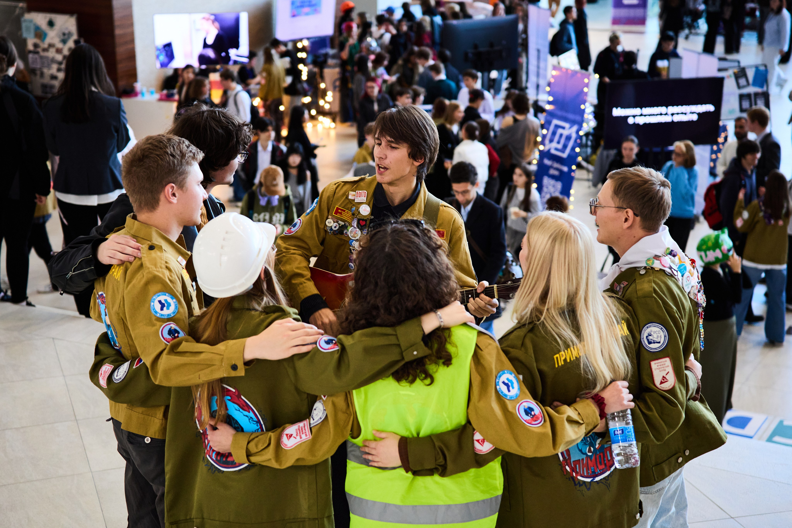 Ярмарка студенческих организаций ДВФУ. Репортажный фотограф во Владивостоке Анастасия Кострова