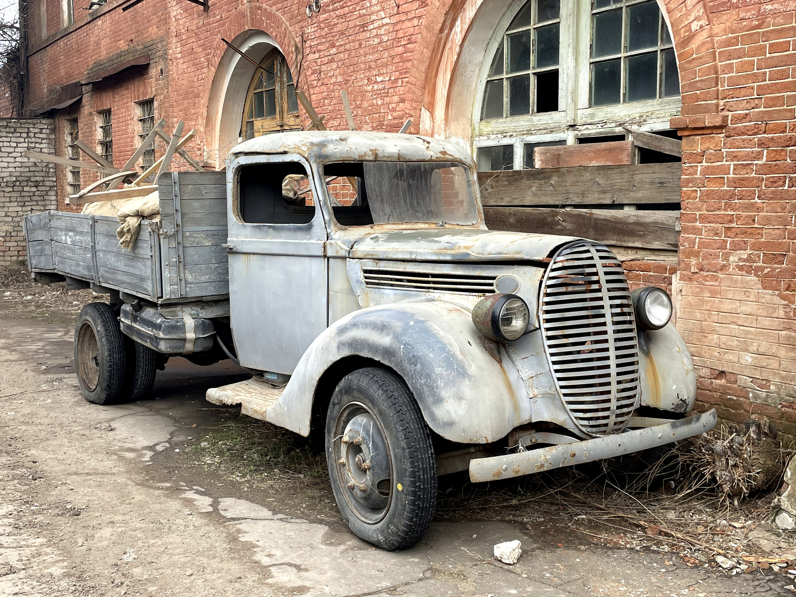 90 005 Форд. ВИЗУАЛЬНЫЕ И ЗВУКОВЫЕ РЕШЕНИЯ ДЛЯ БИЗНЕСА И СЪЁМОК ТЕЛЕТЕЛА