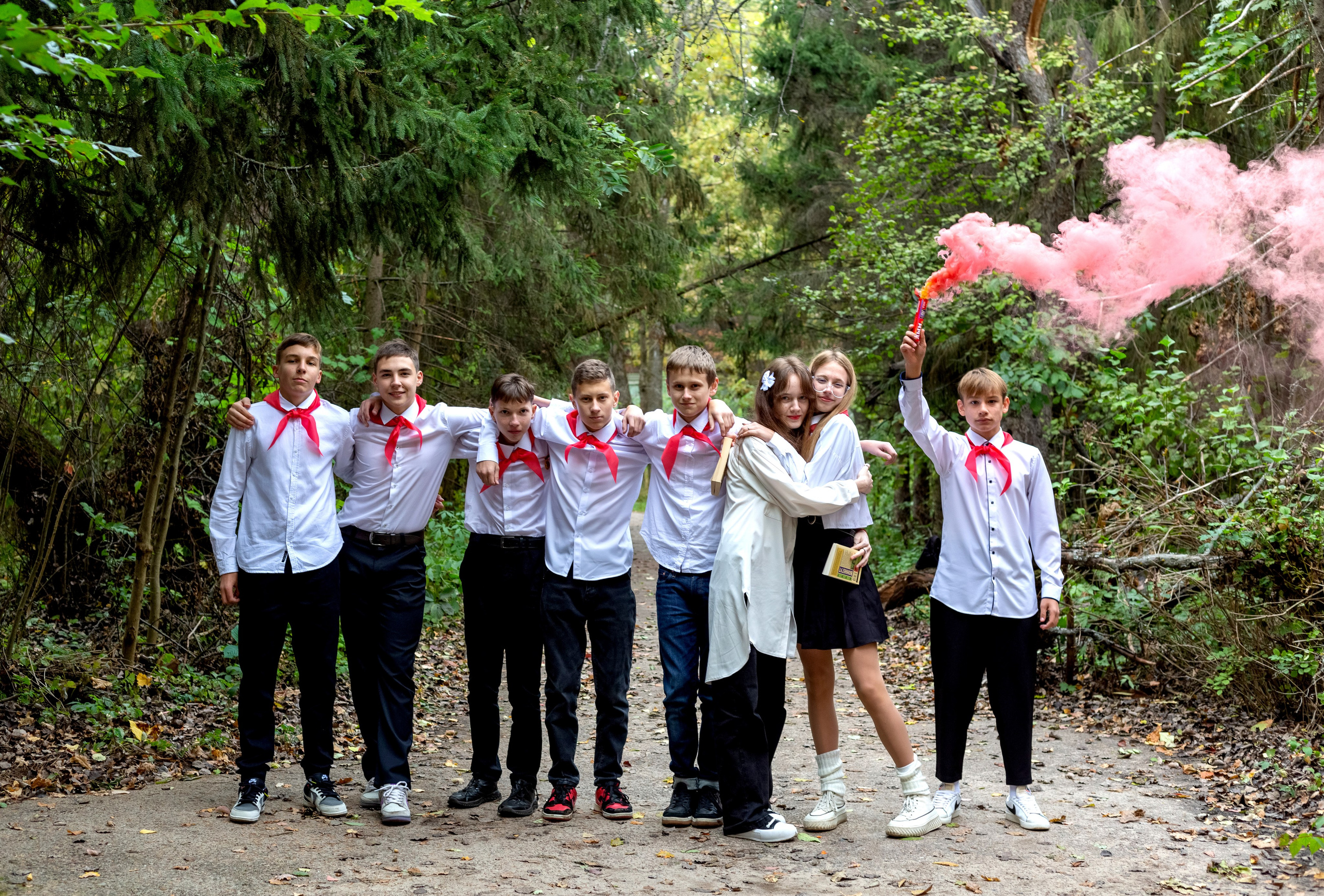 Пионеры заброшенная лесная школа, 9Б — школа 92. Выпускные альбомы Воронеж от Веры Соколовой