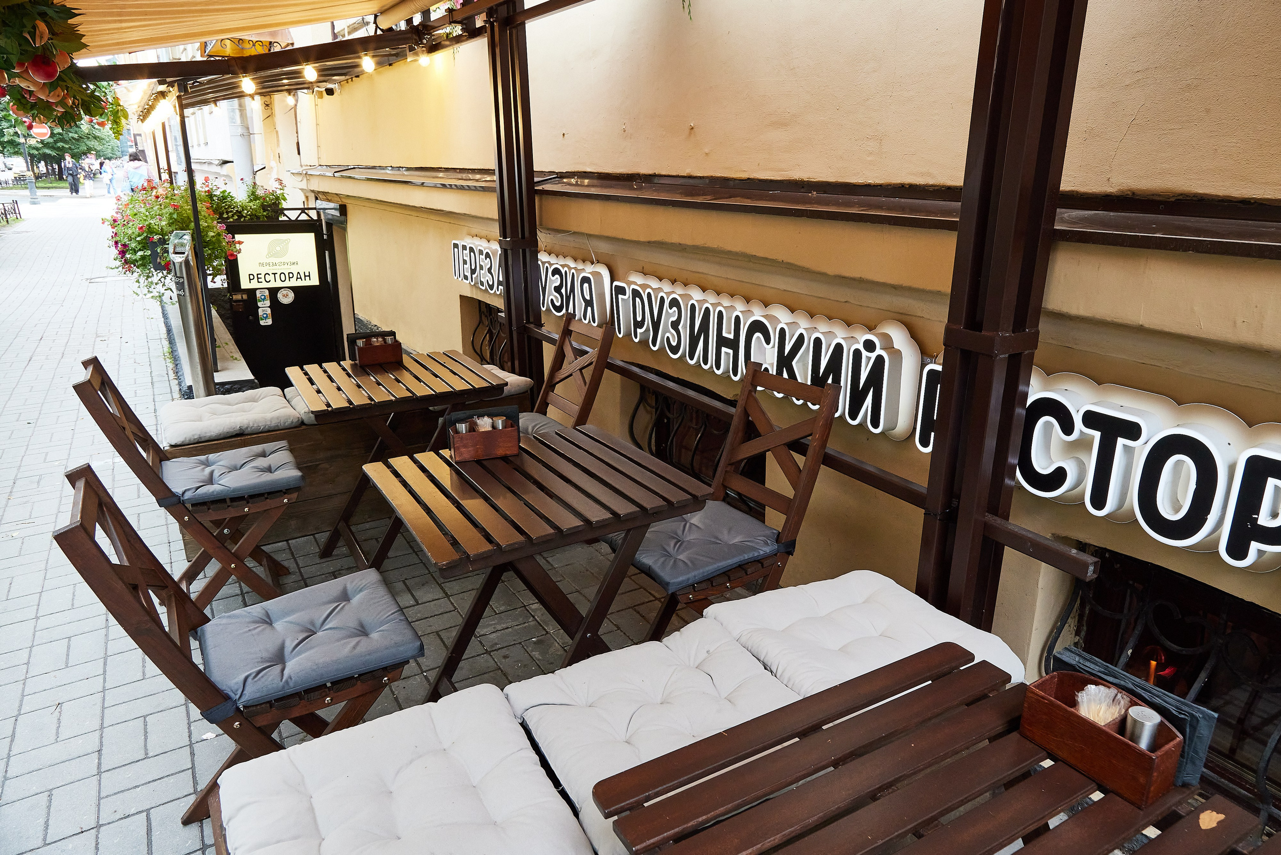 Ресторан ПерезаГрузия на улице Маяковского. Фотограф Анастасия Леонтьева Санкт-Петербург