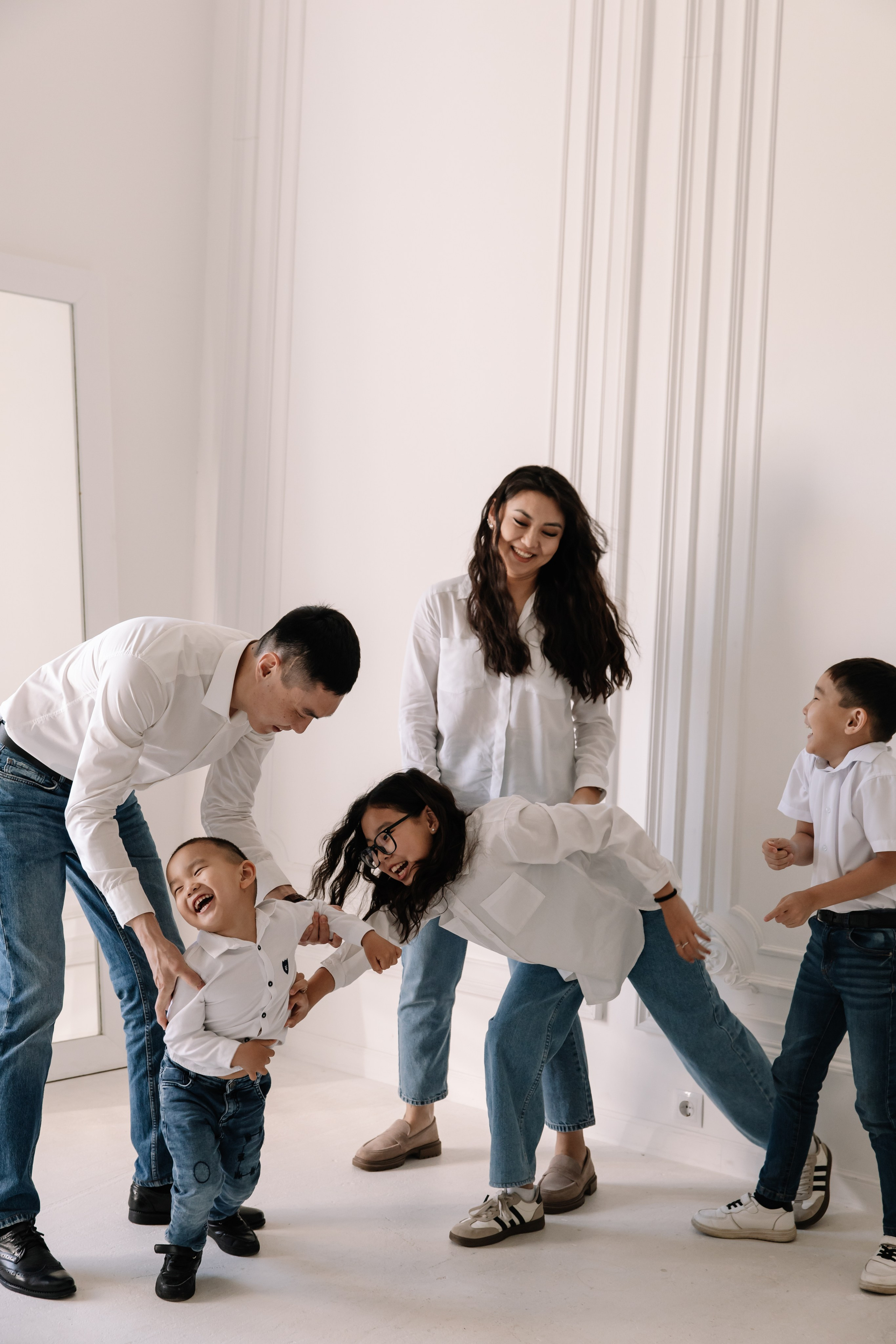 Семейная фотосессия в студии. Свадебный и семейный фотограф в Элисте Лиджик Сарлов