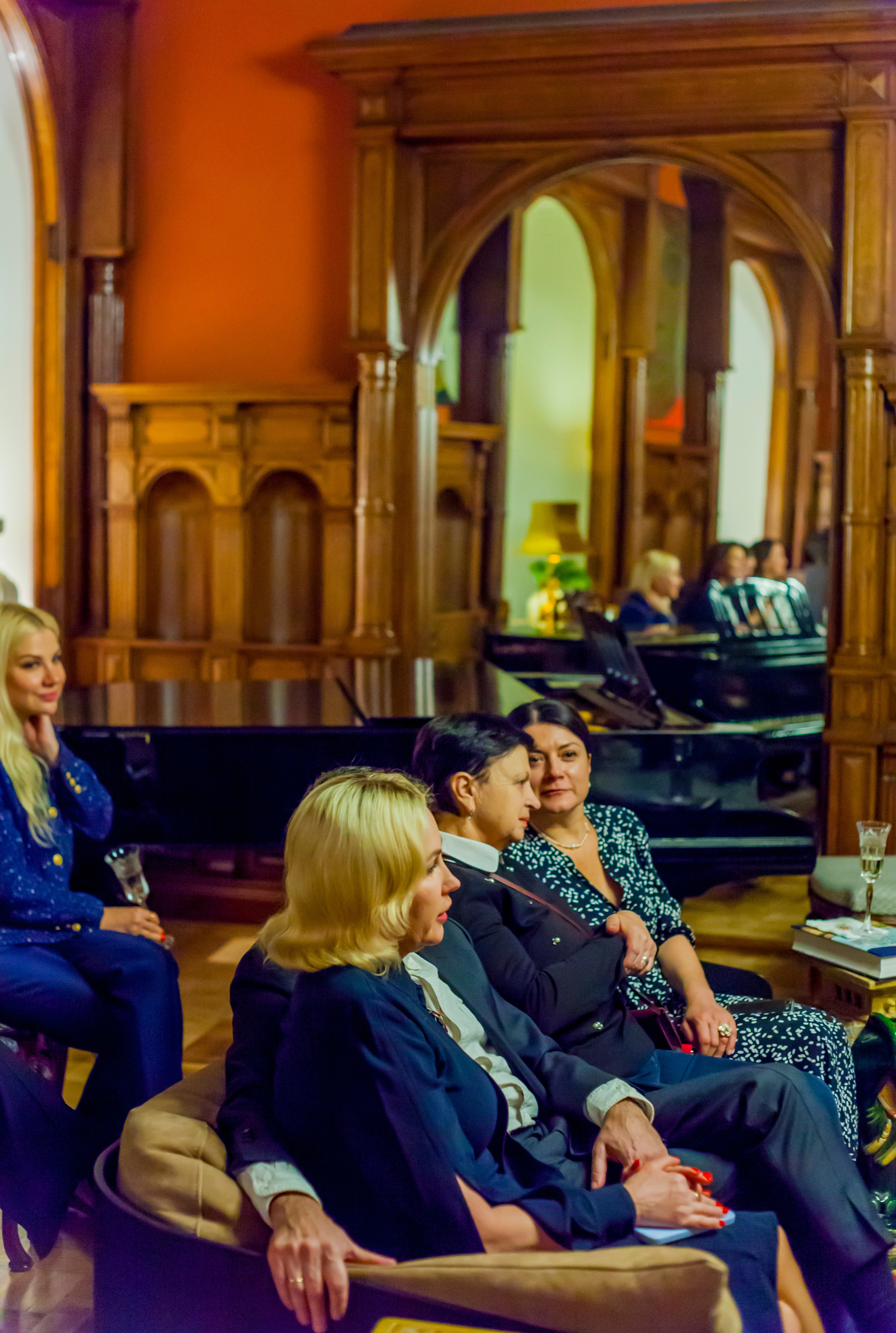 Фарфоровая экспедиция в Петербурге. Ольга Черешнева. Фотограф Александра Степанова