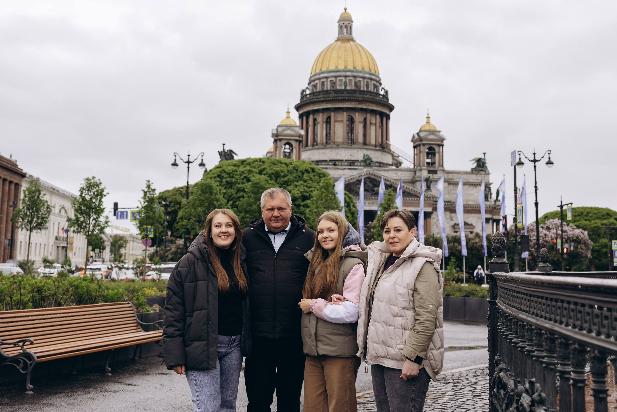 Семейная фотосессия на Исаакиевском соборе. Семейный и свадебный фотограф в Санкт-Петербурге Екатерина Васильева