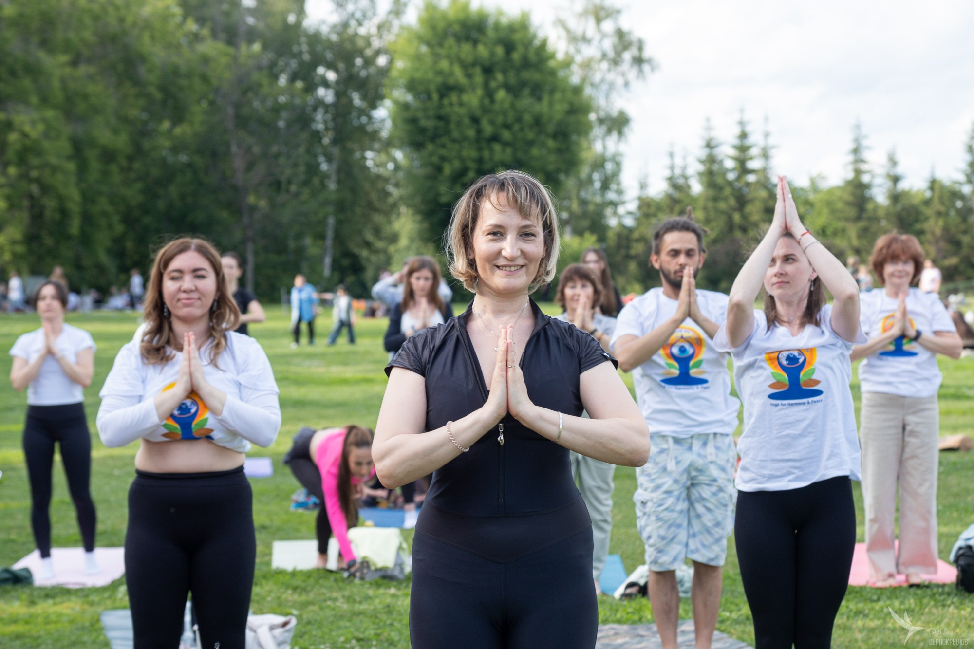 Международный день йоги в парке Горького. Репортажный фотограф в Казани Павел Серпокрылов