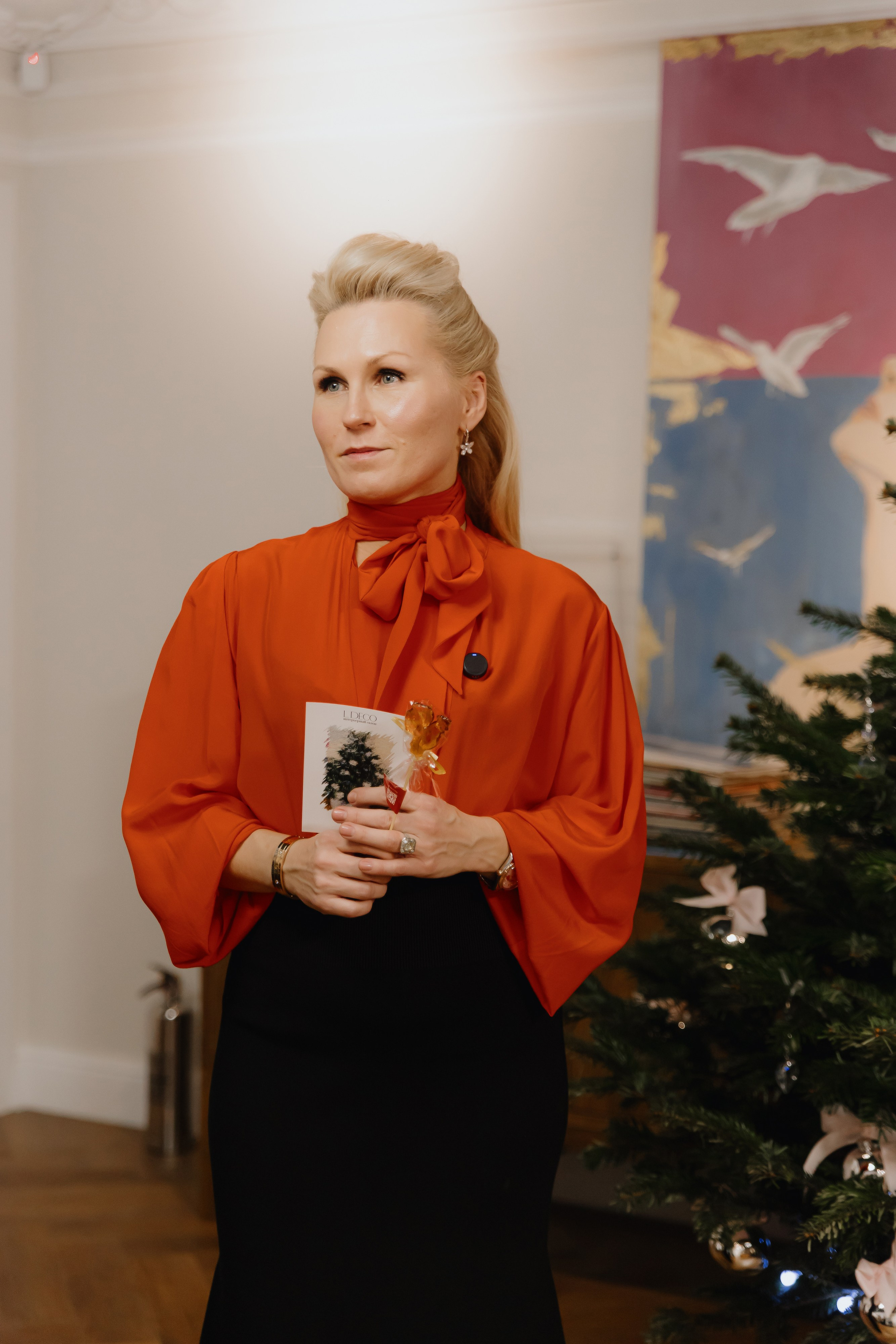 Предновогодний «Кофе-рейв» в L. DECO 17 декабря 2025 года. L. Deco интерьерный салон. Краски/обои/лепной декор