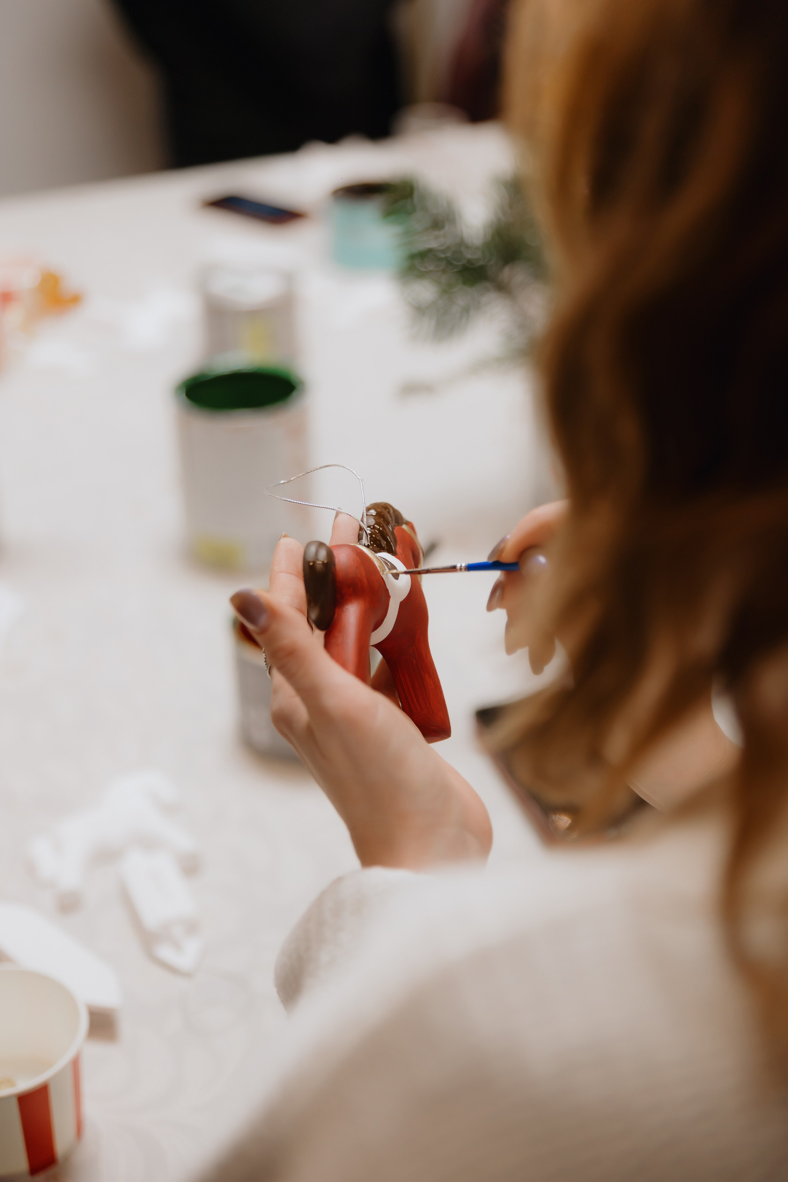 Предновогодний «Кофе-рейв» в L. DECO 17 декабря 2025 года. L. Deco интерьерный салон. Краски/обои/лепной декор