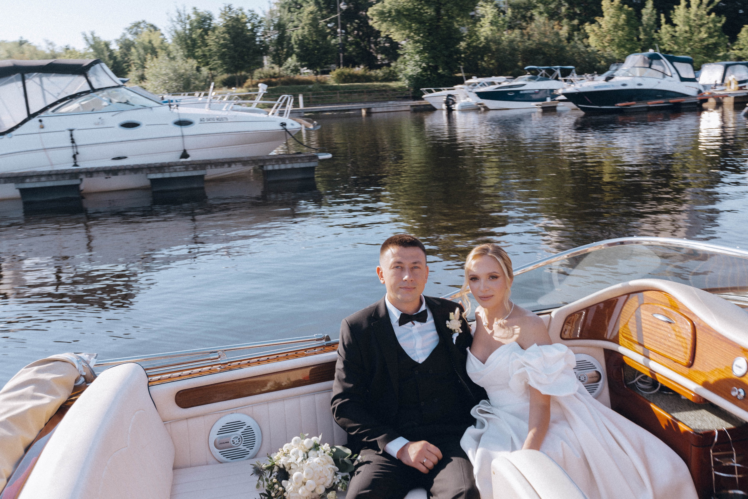 СВАДЕНБНАЯ СЬЕМКА НА КАТЕРЕ ПО КАНАЛАМ САНКТ-ПЕТЕРБУРГА И В АКВАТОРИИ НЕВЫ. Профессиональный фотограф, Санкт-Петербург — Виктория Богомолова