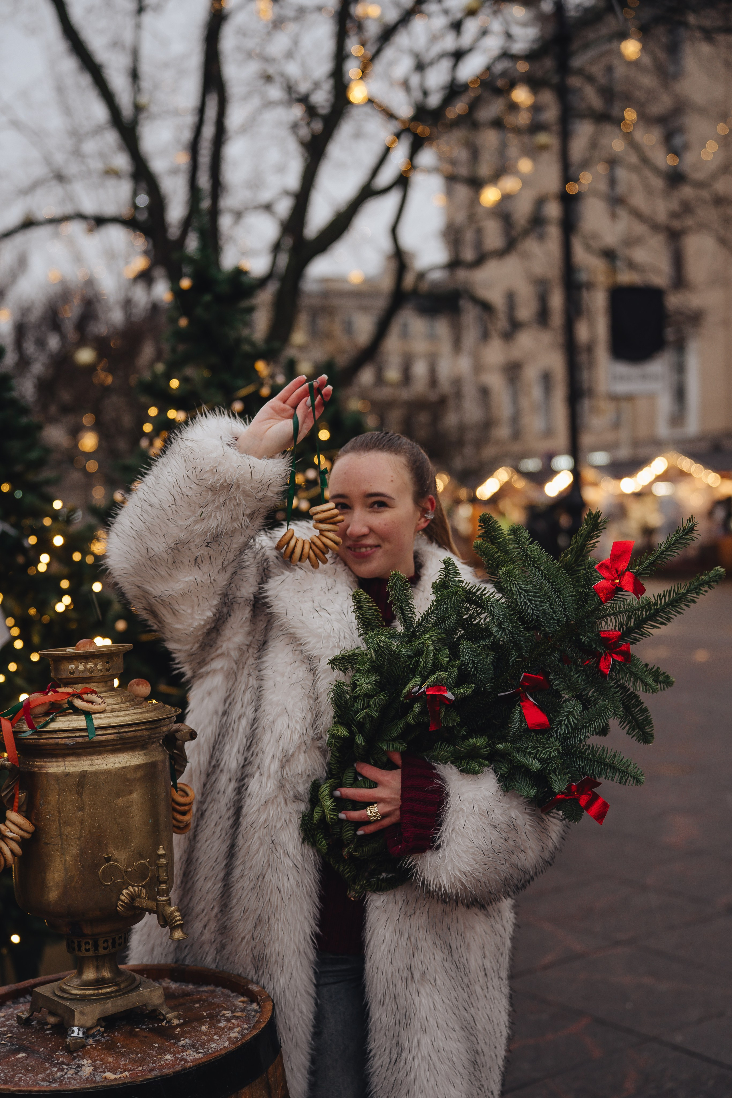 ПРОГУЛКА НА МАНЕЖНОЙ ПЛОЩАДИ ДЛЯ ДЕВУШКИ ПЕРЕД НОВЫМ ГОДОМ (НОВОГОДНЯЯ ФОТОСЕССИИЯ НА МАНЕЖНОЙ ПЛОЩАДИ). Профессиональный фотограф, Санкт-Петербург — Виктория Богомолова