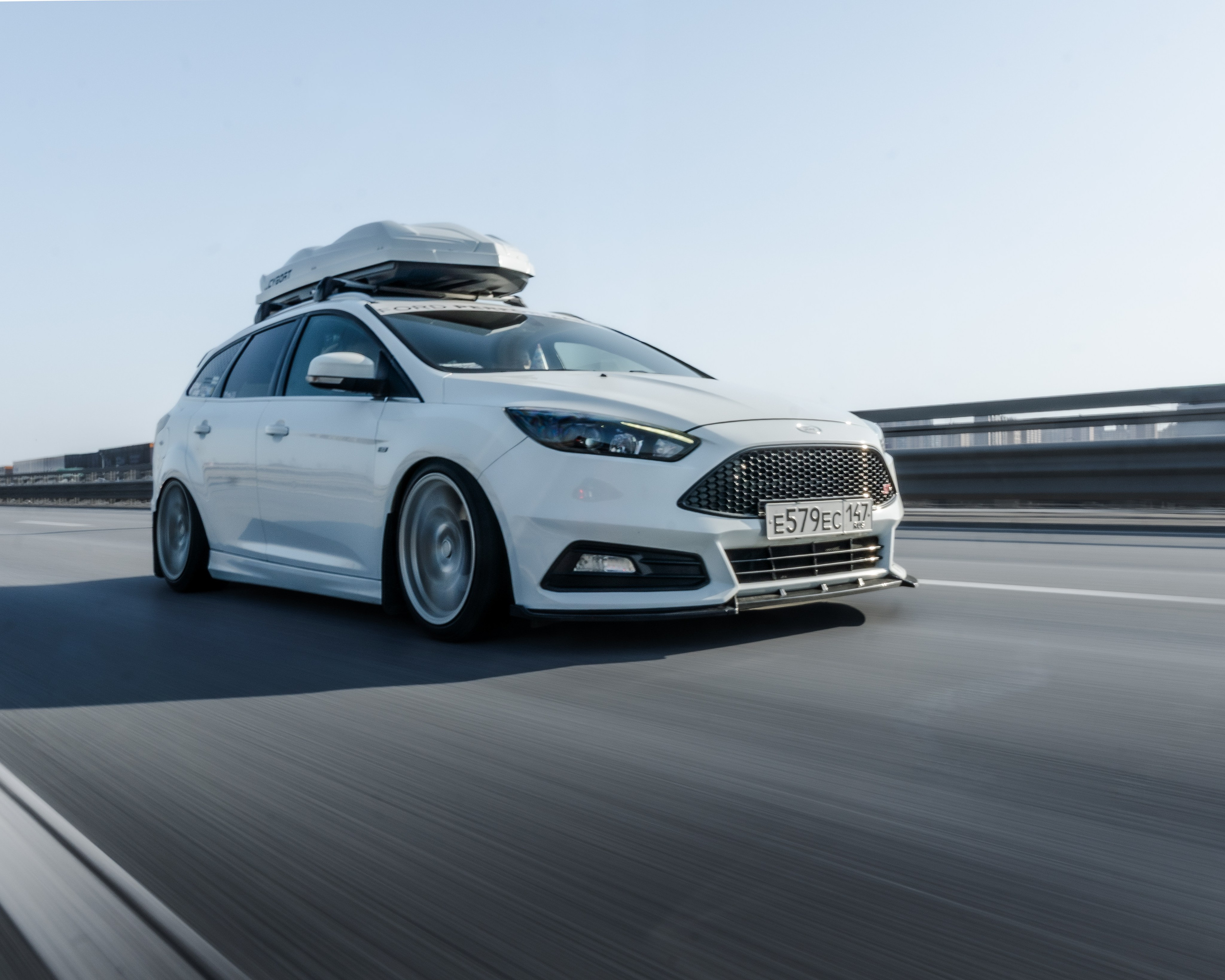 FORD FOCUS STANCE. Opasnophoto