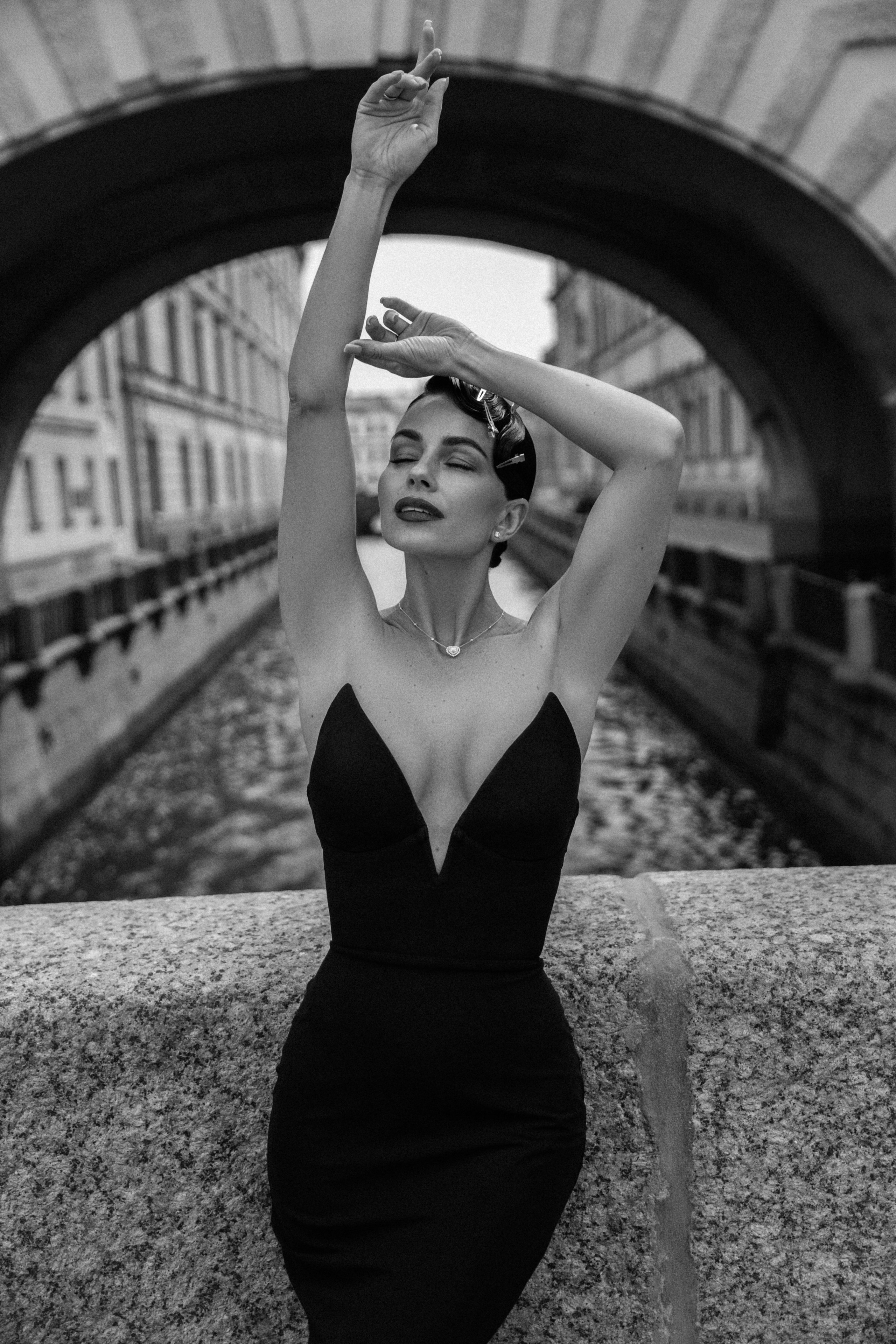 Alexandra | Winter Canal. NatalieDmi — фотосессия беременности, семейный фотограф, портрет