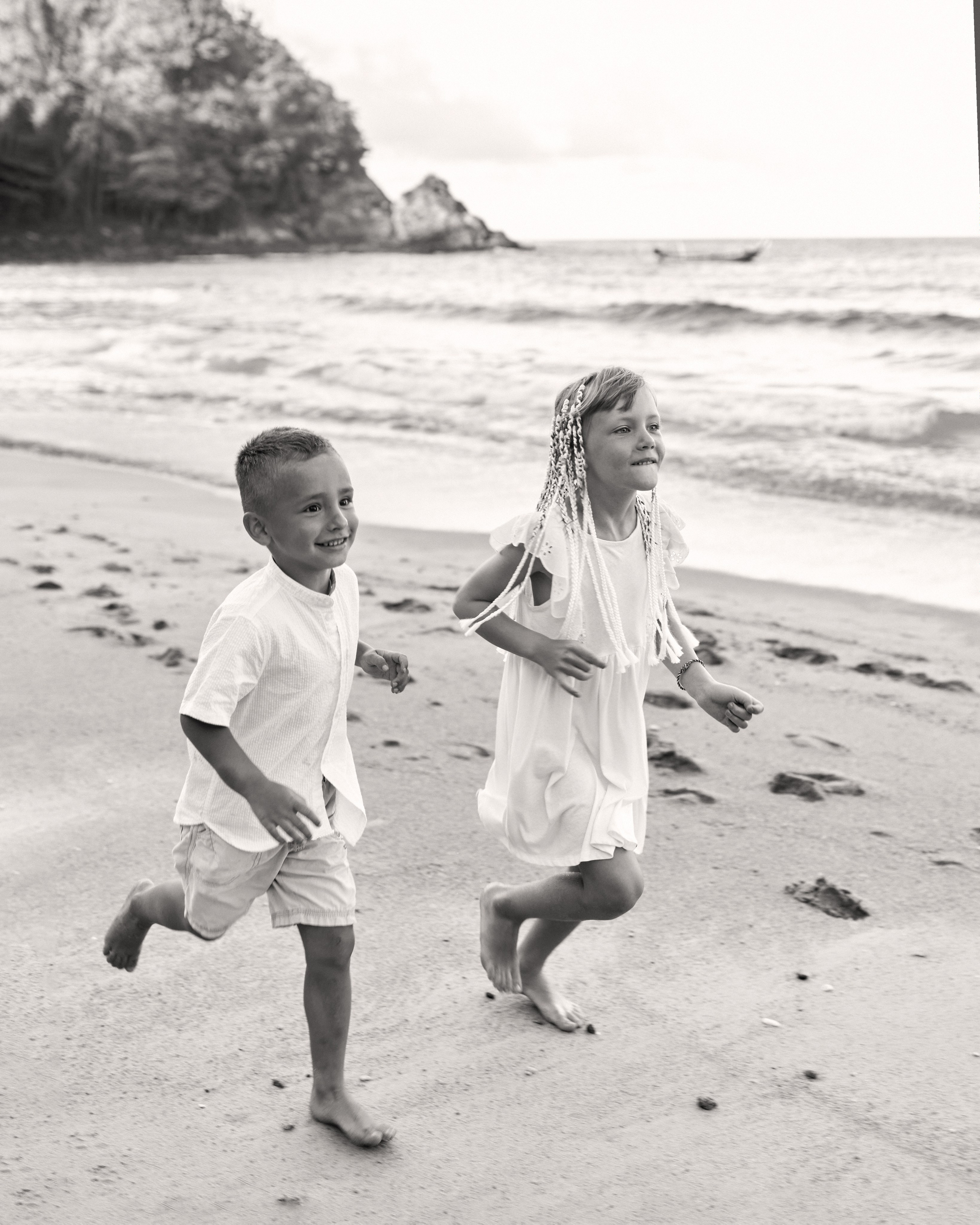 дети на море