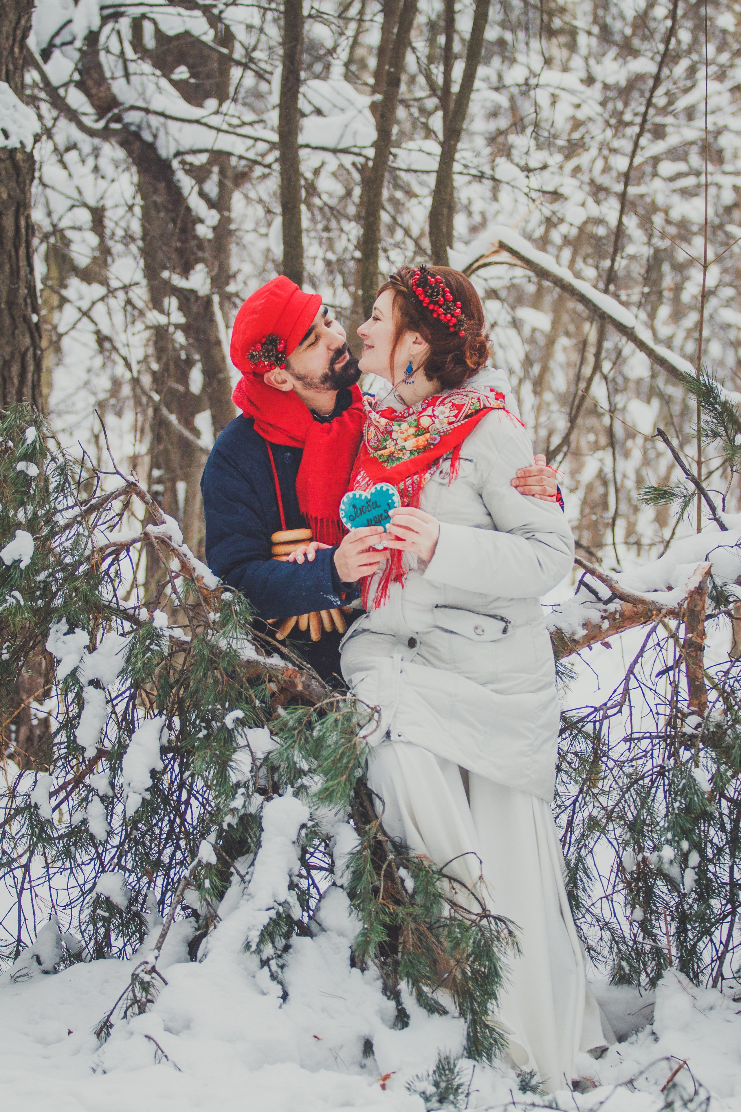 Свадебная фотосессия в русском стиле зимой. Семейный и детский фотограф в Москве Мария Быкова