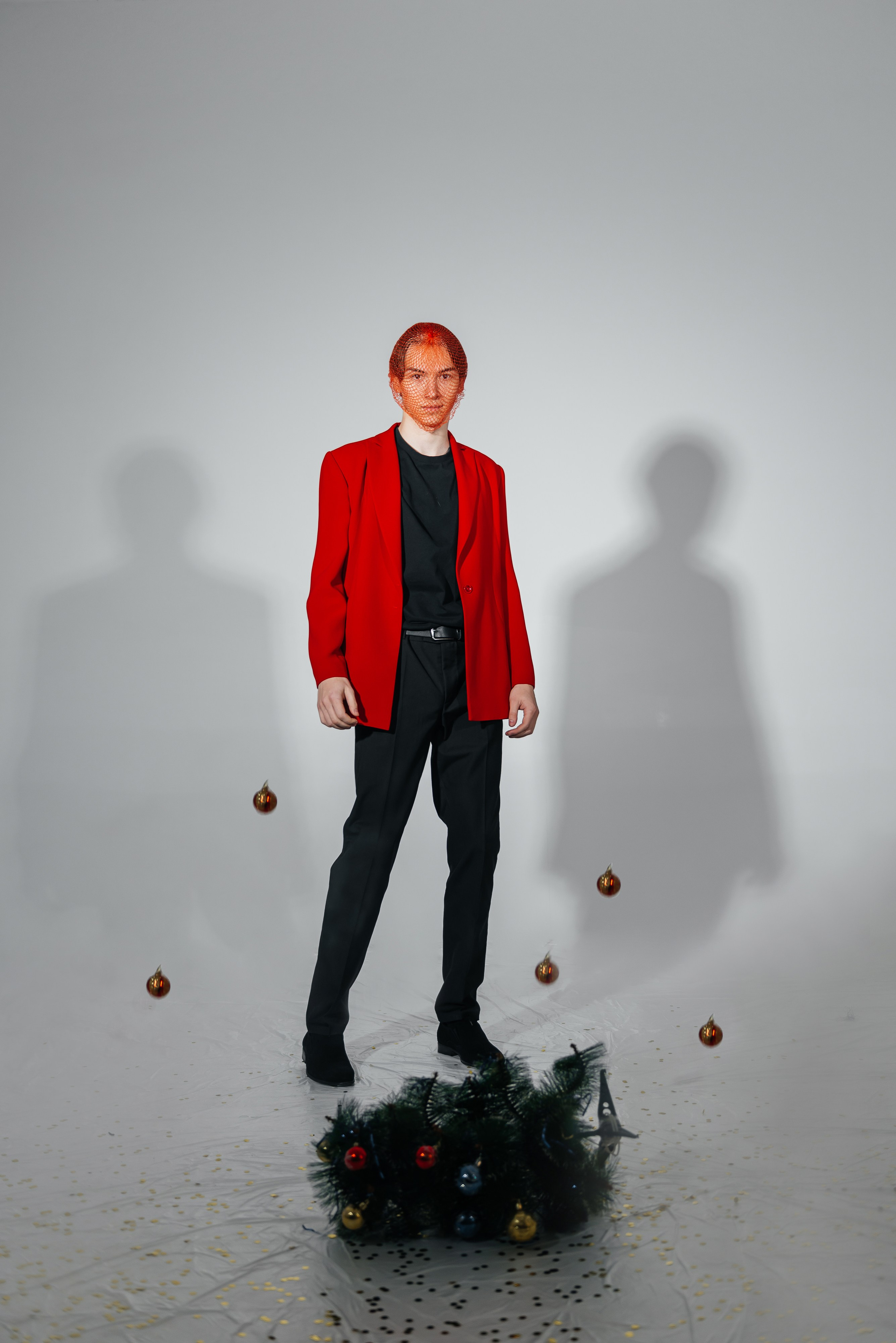 Фотосессия в фотостудии новосибирск, фотосессия в студии, фотосессия на циклорамме, креативная фотосессия, фотограф новосибирск, фотосессия новосибирск, заказать фотографа в новосибирске, портретный фотограф новосибирск, мужской фотограф новосибирск, фото Юлия Туманова, портретное фото, креативный фотограф, организация фотосессии, фотосессия для мужчины, мужская фотосессия, фэшн фотосессия, новогодняя фотосессия, фотосессия для журнала, fashion photo, фото с елкой, модель, новый год