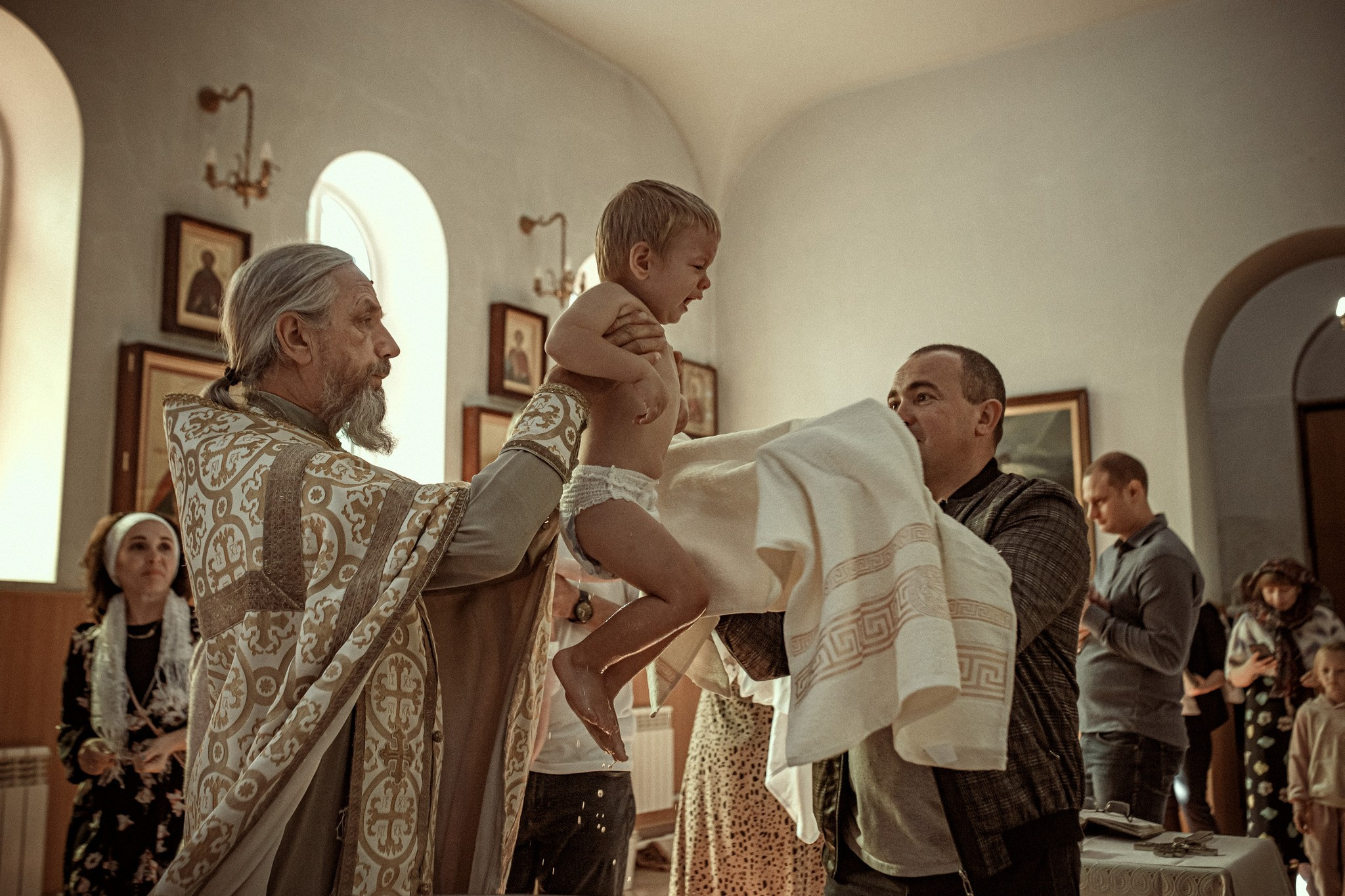 Таинство Крещения Егора. Храм п.Ахтырского. Детский семейный фотограф в Абинске