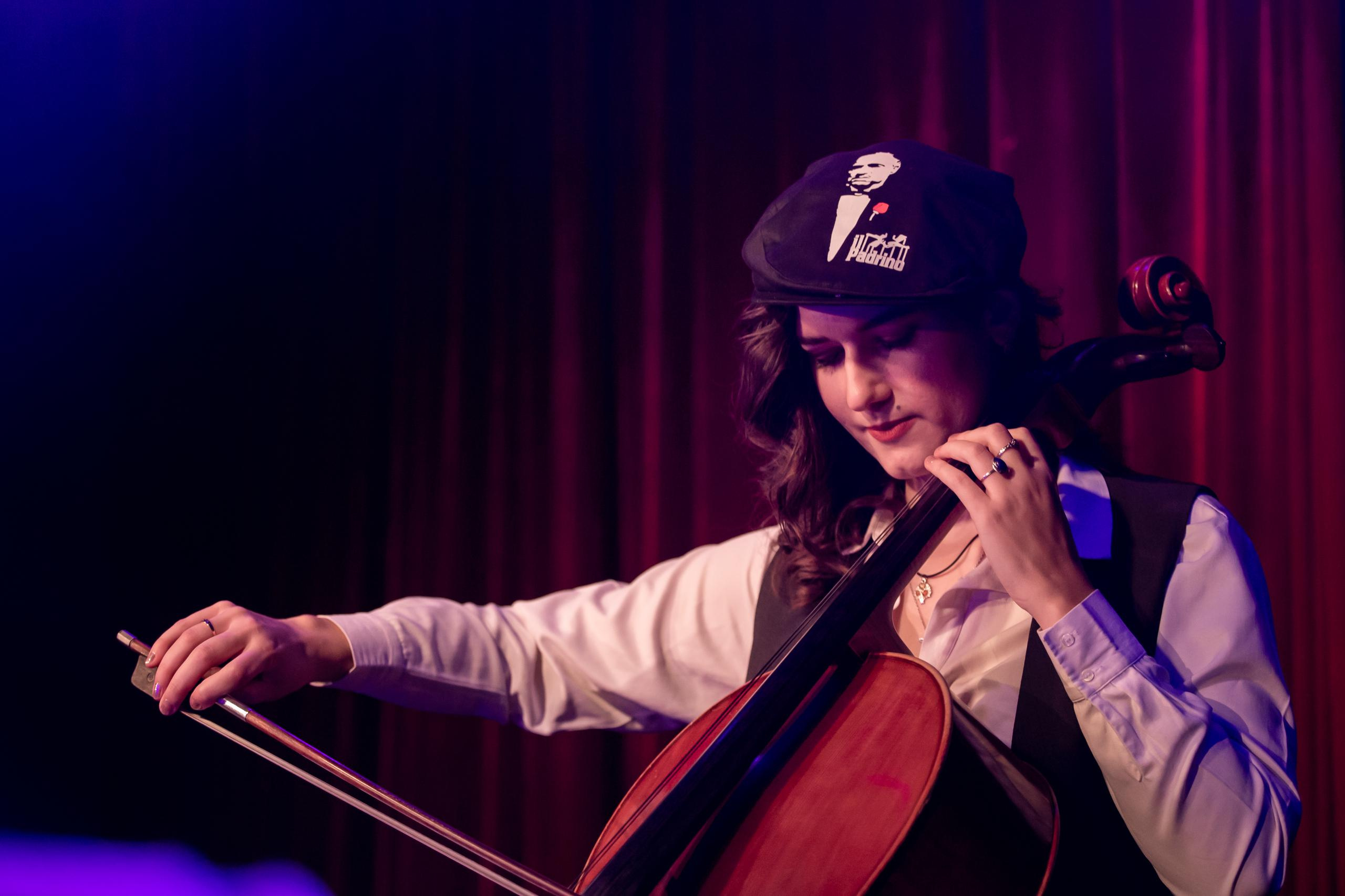 ОБНИМИ КИТА. Фотограф Сонкина Татьяна