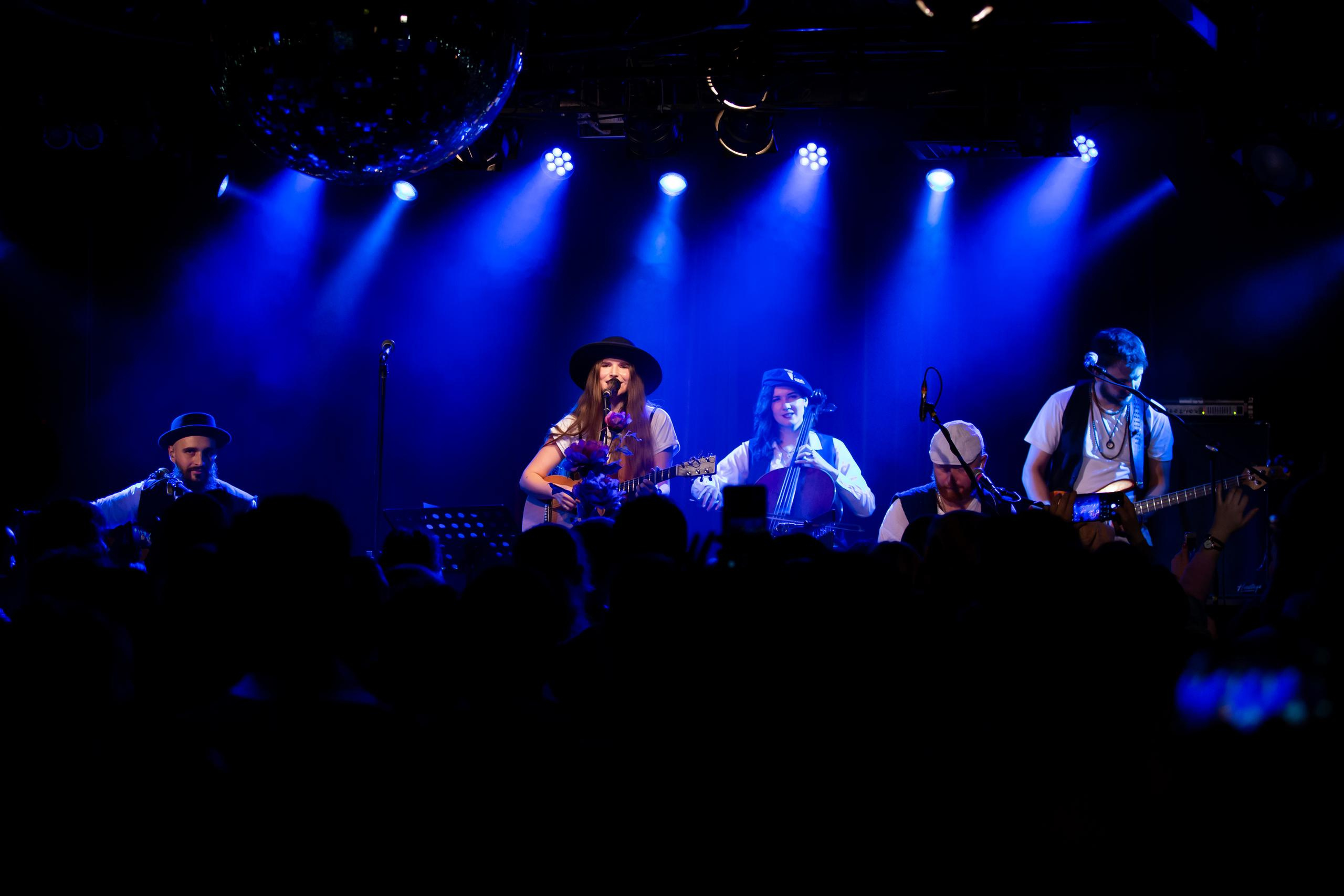 ОБНИМИ КИТА. Фотограф Сонкина Татьяна