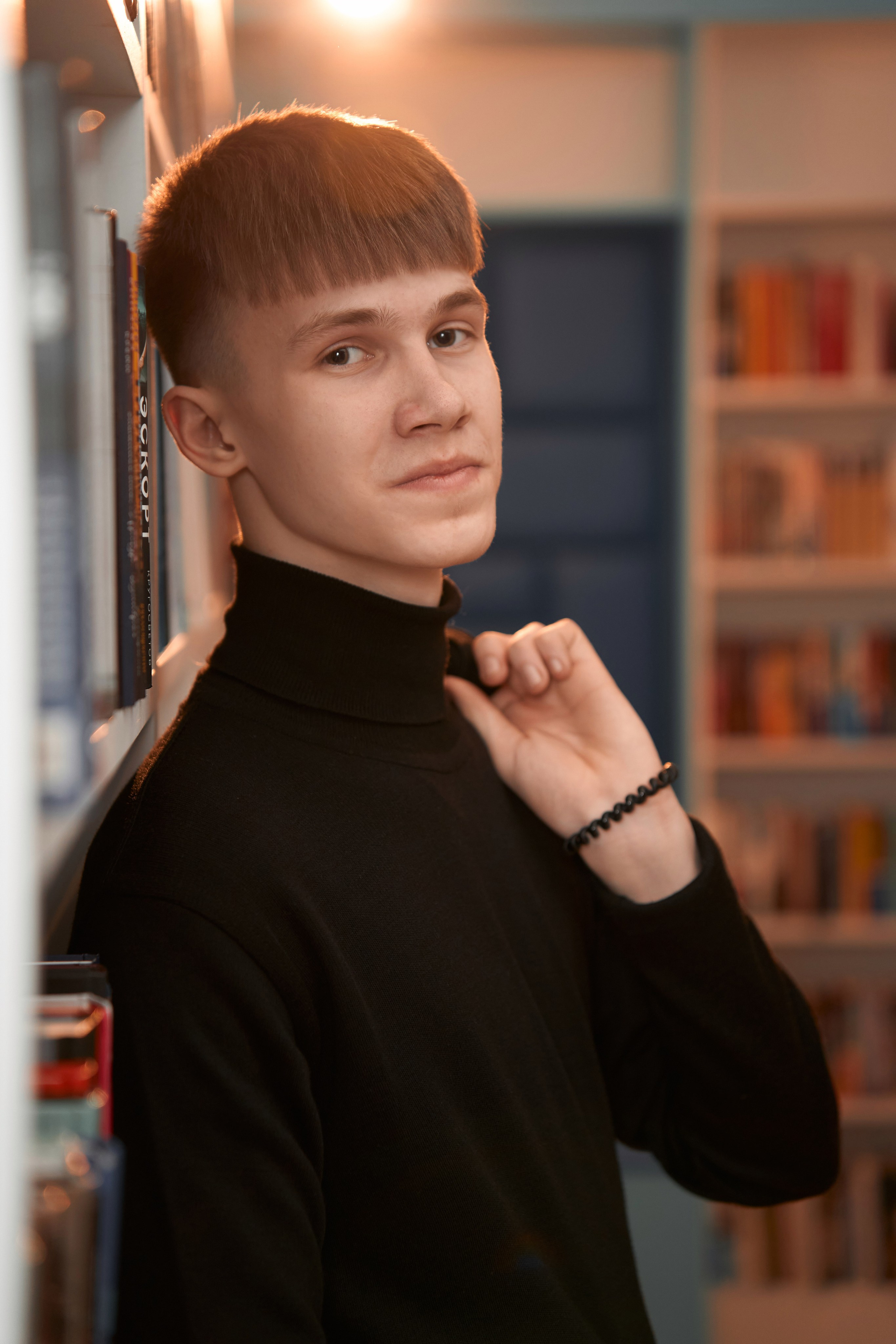 Артём в библиотеке. Фотограф и видеограф Павел Серобабов