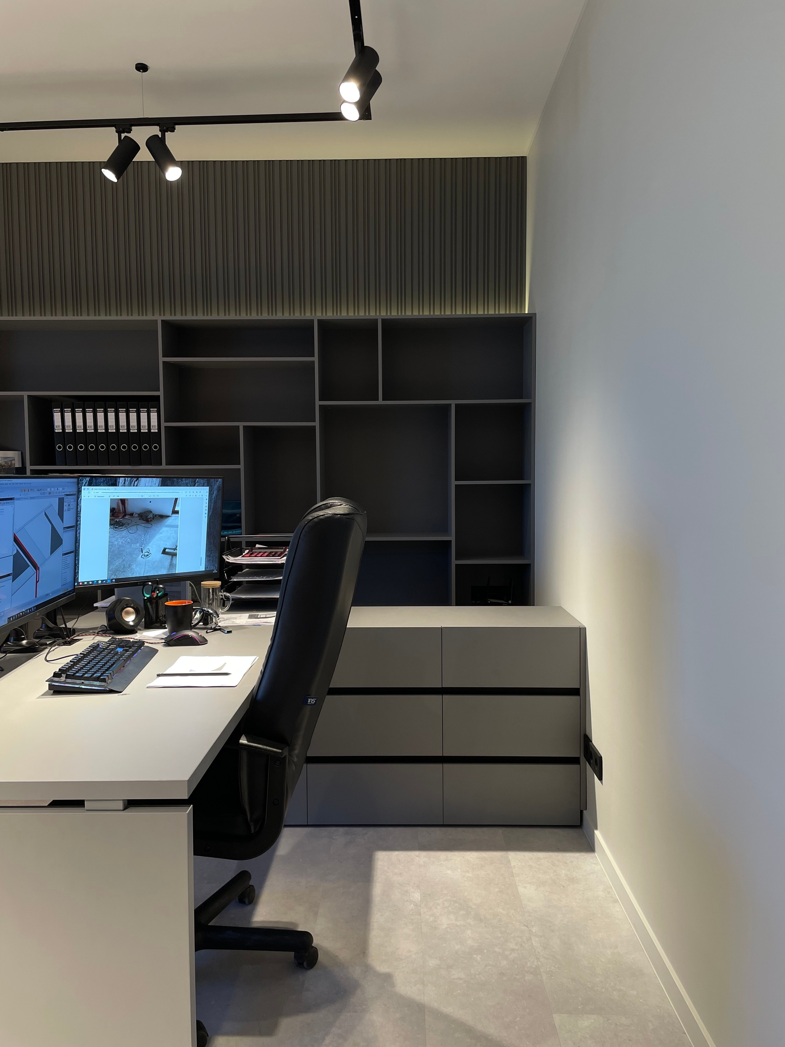 Офис производства FILLINI. Мебель на заказ